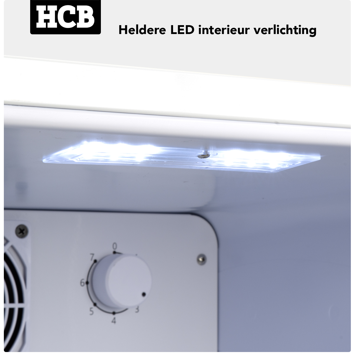 Een LED-lichtstrip verlicht boven een witte thermostaatknop.