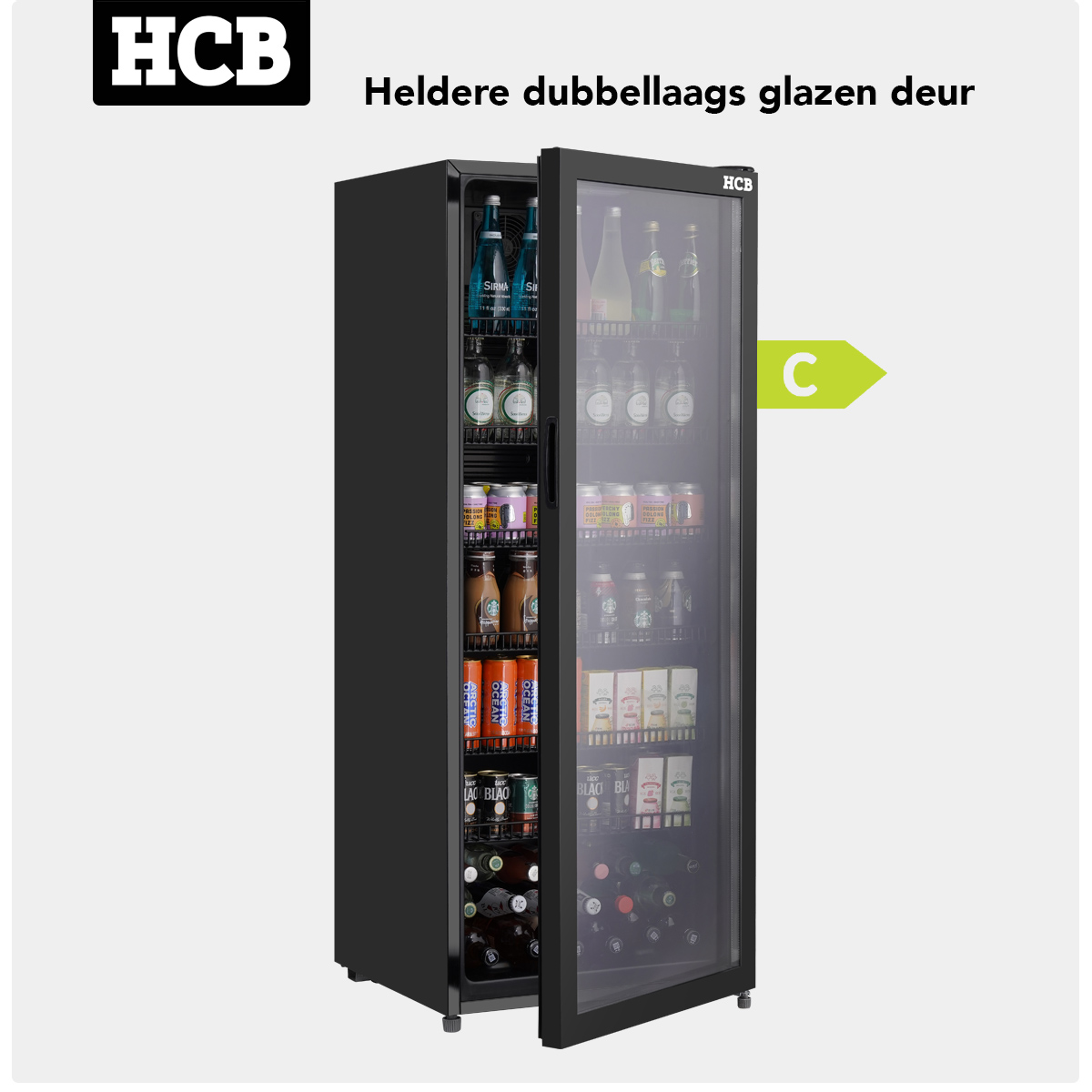 Zwarte HCB koeler met open glazen deur, gevuld met dranken en flessen. Energielabel C.