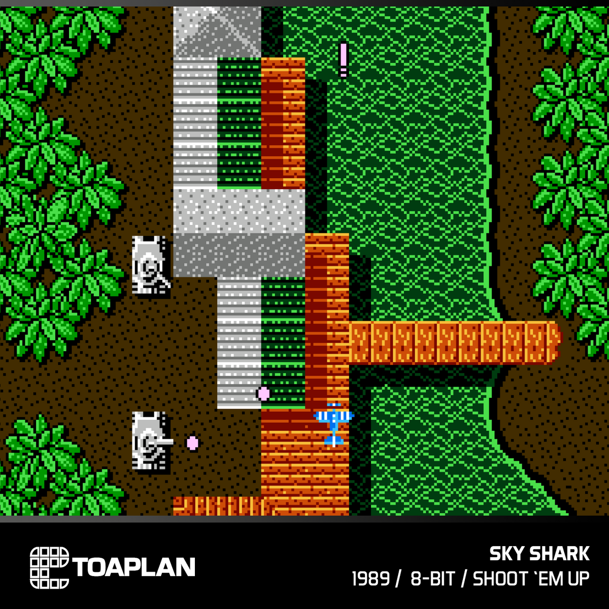 Scena di gioco pixel art con aereo che vola su un ponte. Alberi e acqua.