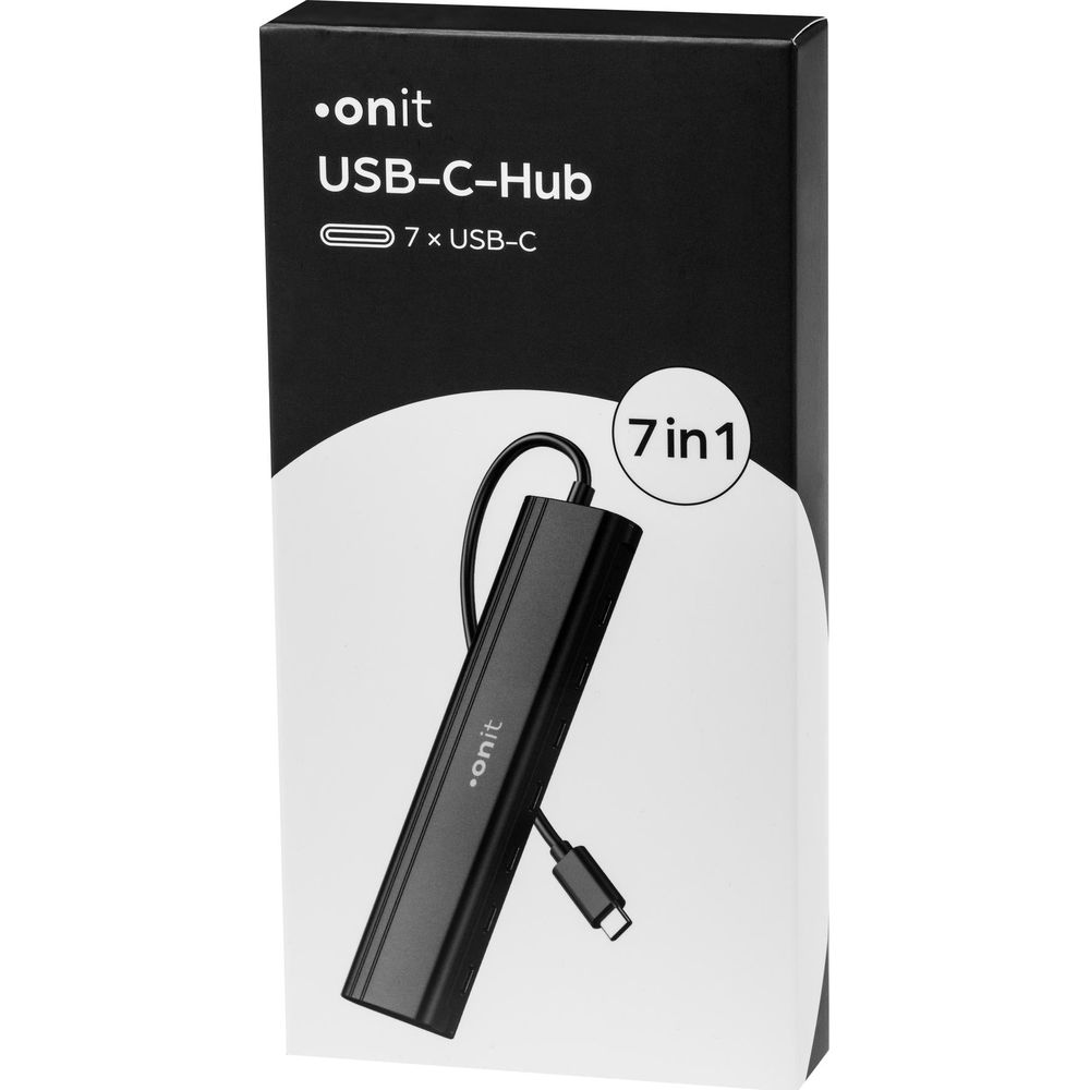 Schwarzer USB-C Hub mit 7 Anschlüssen auf schwarzer Verpackung mit weißem Kreis.