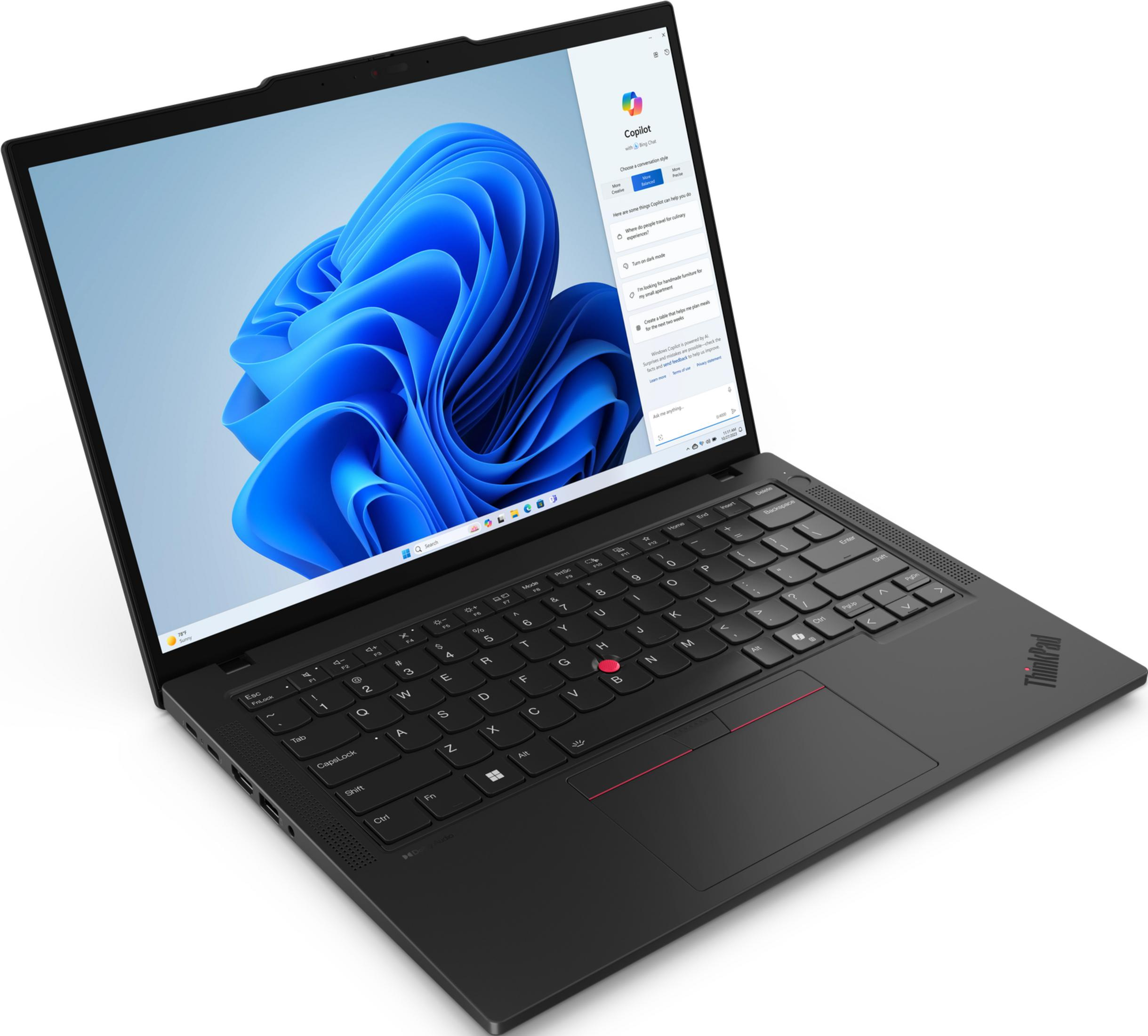 Ein schwarzer Laptop mit dem Windows Copilot-Fenster auf dem Bildschirm.