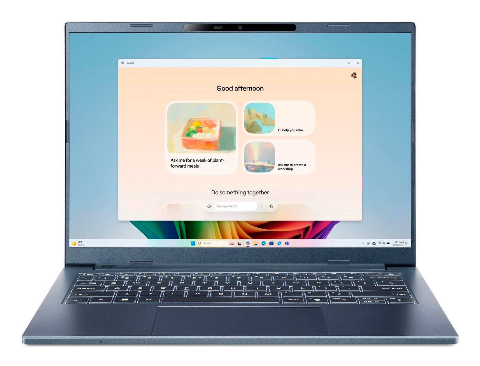 Laptop wyświetla Copilota z sugestiami posiłków i relaksu.