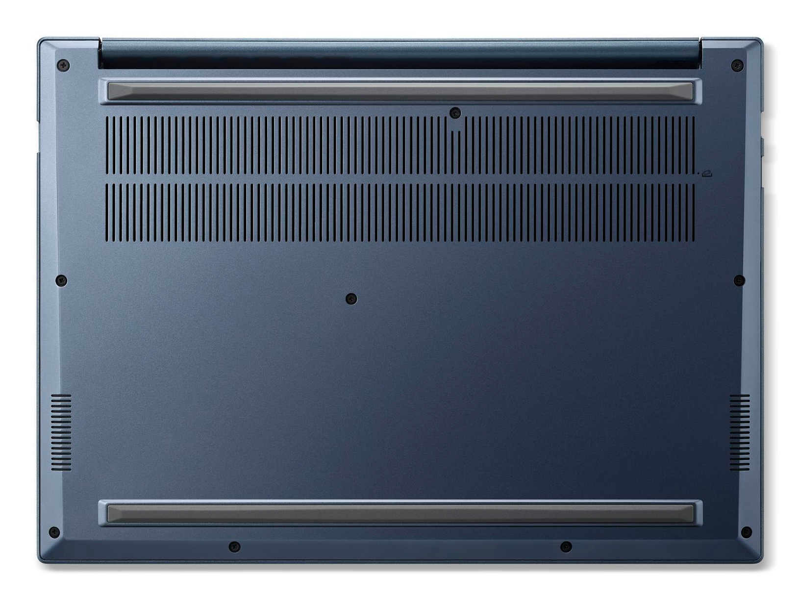 Spód ciemnoniebieskiego laptopa z otworami wentylacyjnymi i gumowymi nóżkami.