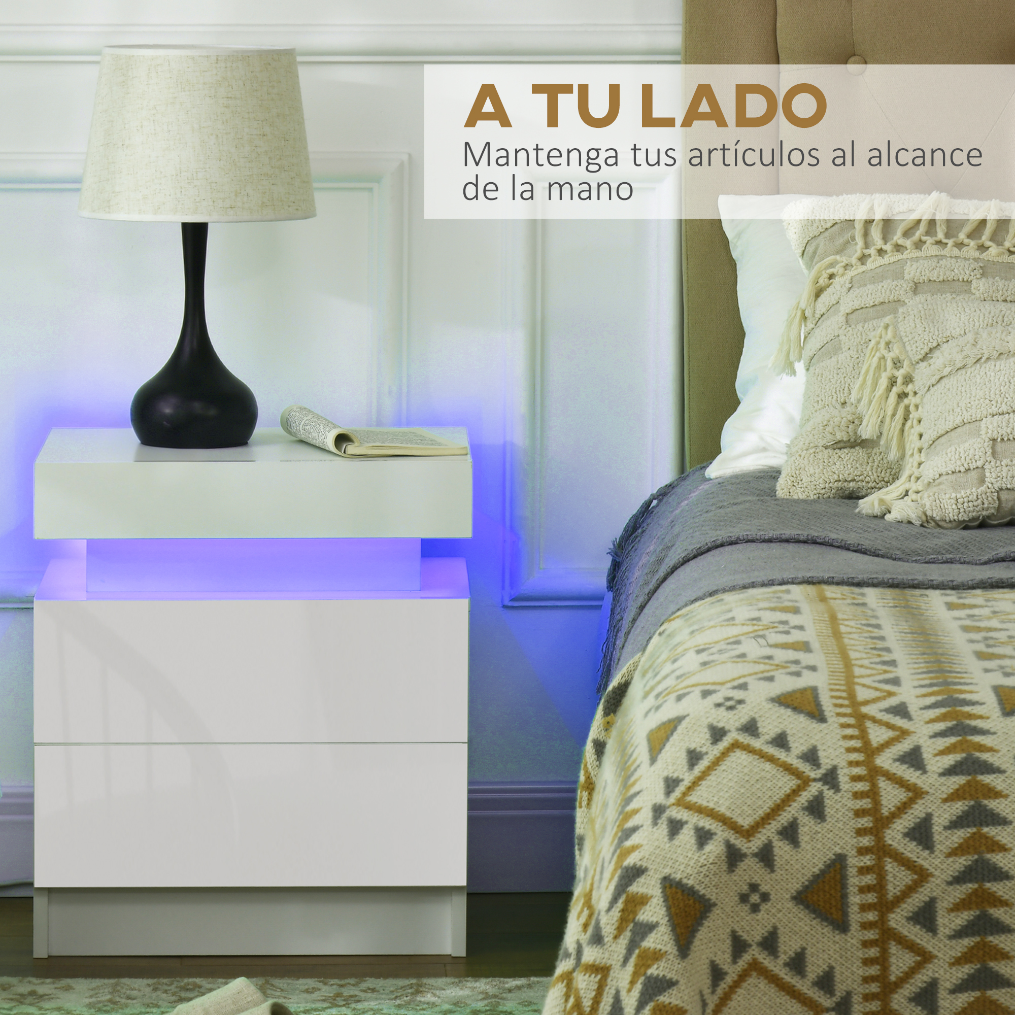 Una mesita de noche con lámpara y libro, iluminada con luz azul.