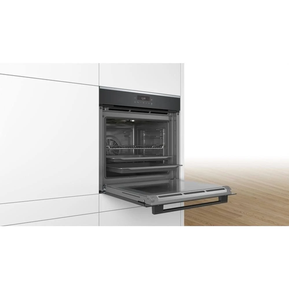 Un moderno forno da incasso con la porta estratta e ripiani a vista.