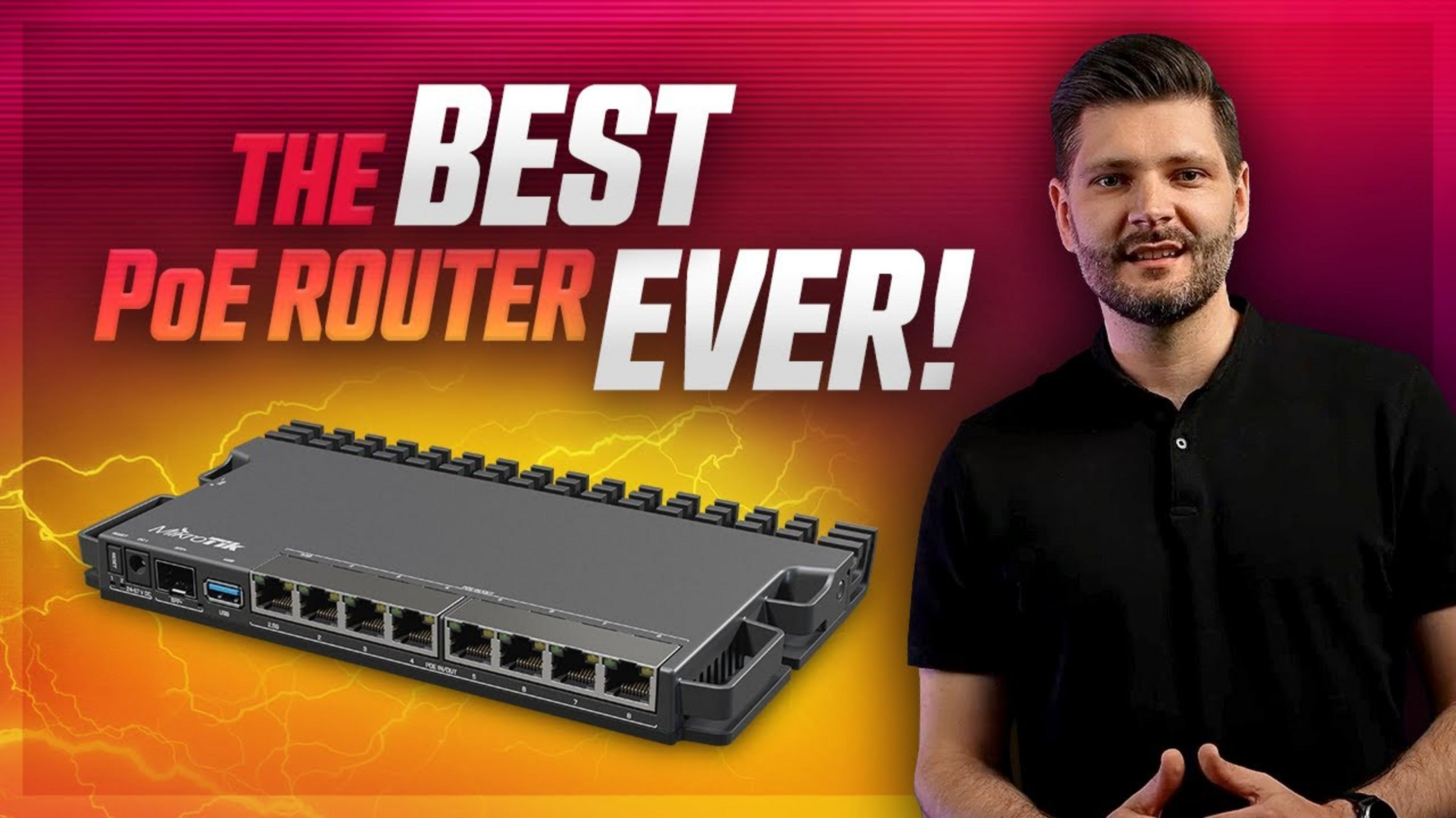 Mężczyzna stoi obok czarnego routera PoE z wieloma portami.