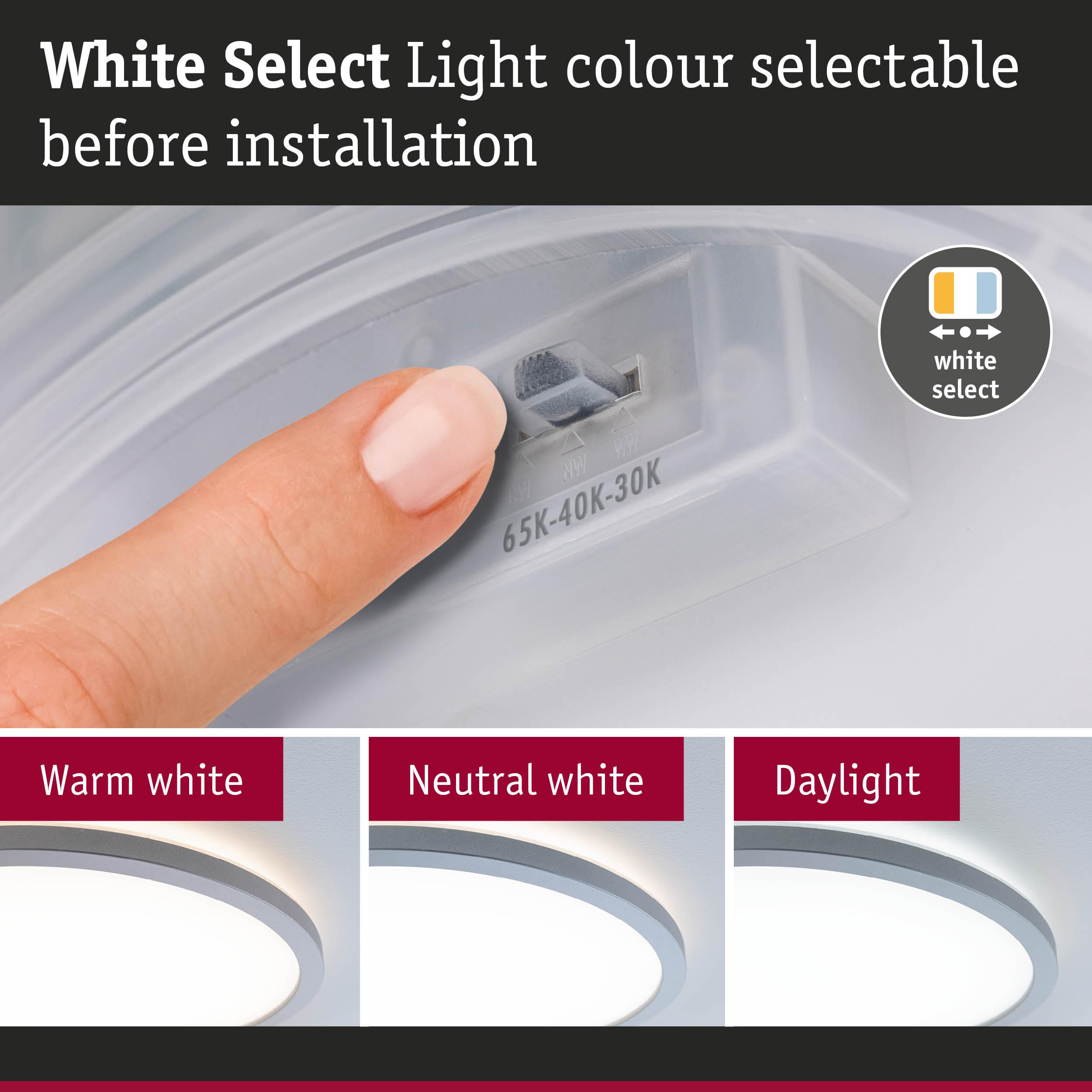 Palec reguluje przełącznik, aby wybrać kolor światła oprawy.