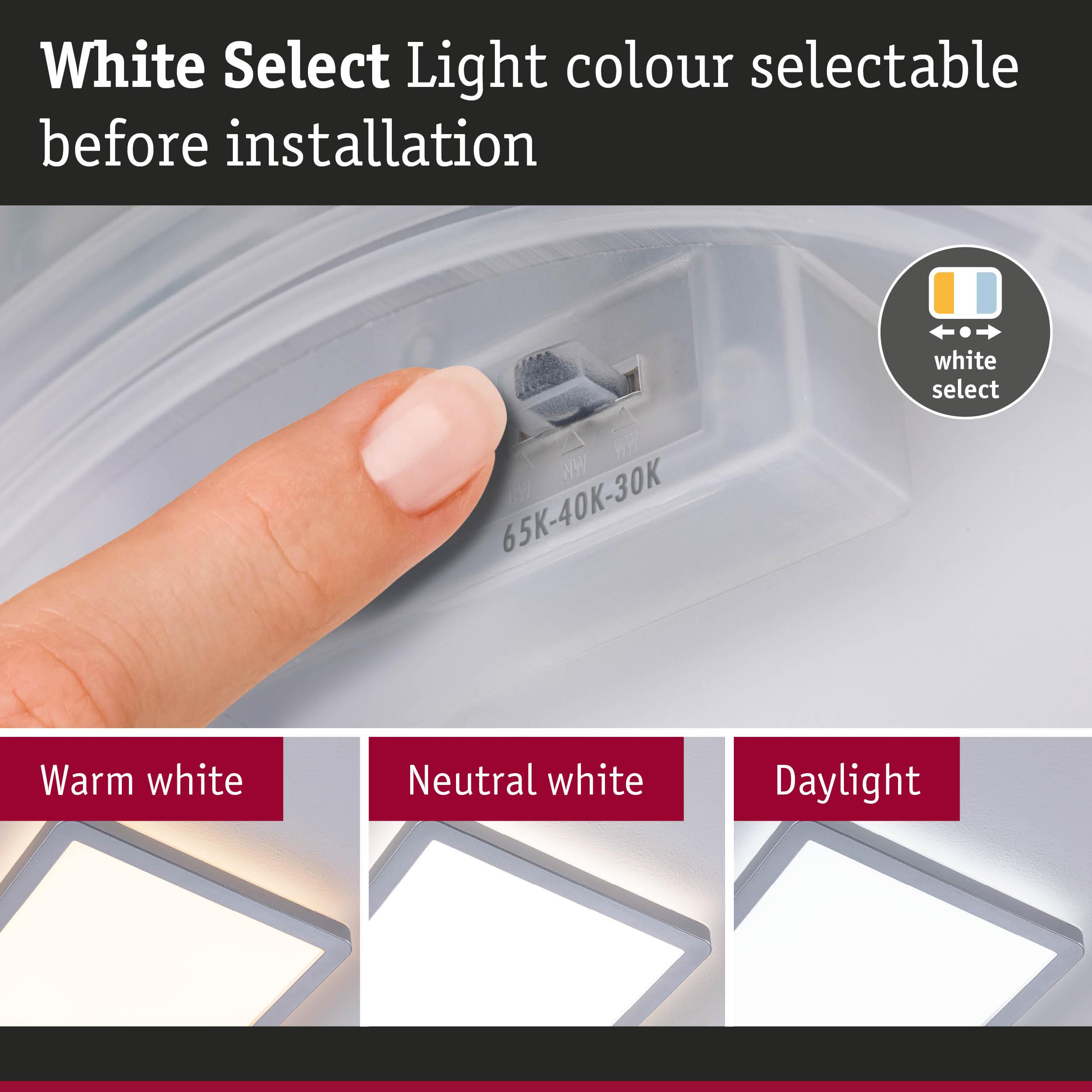 Zbliżenie palca regulującego przełącznik na oprawie oświetleniowej.