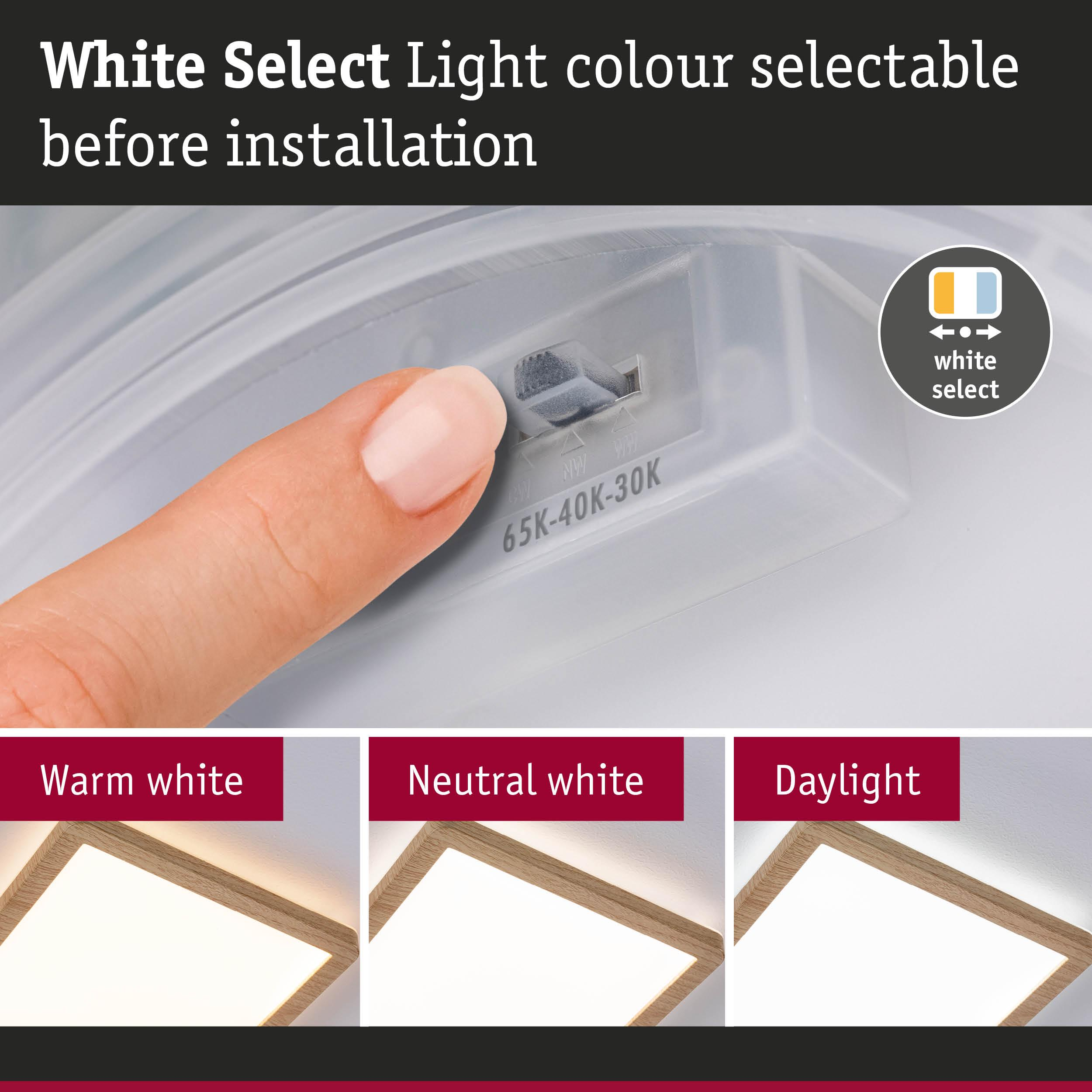 Palec reguluje przełącznik na oprawie oświetleniowej. Poniżej pokazano trzy światła.