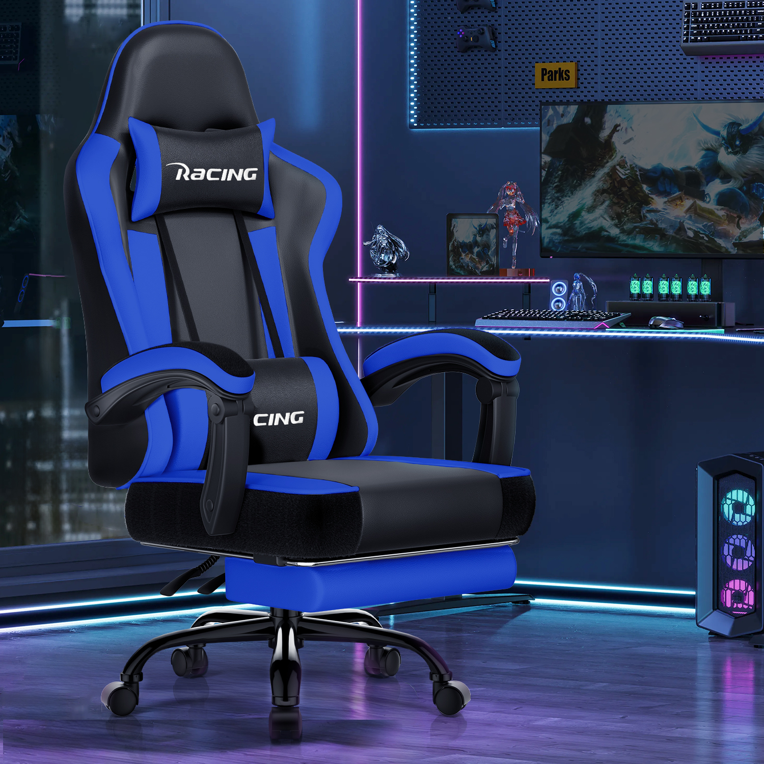 Ein schwarzer und blauer Rennstuhl steht in einem Raum mit Computereinrichtung und Neonlichtern.