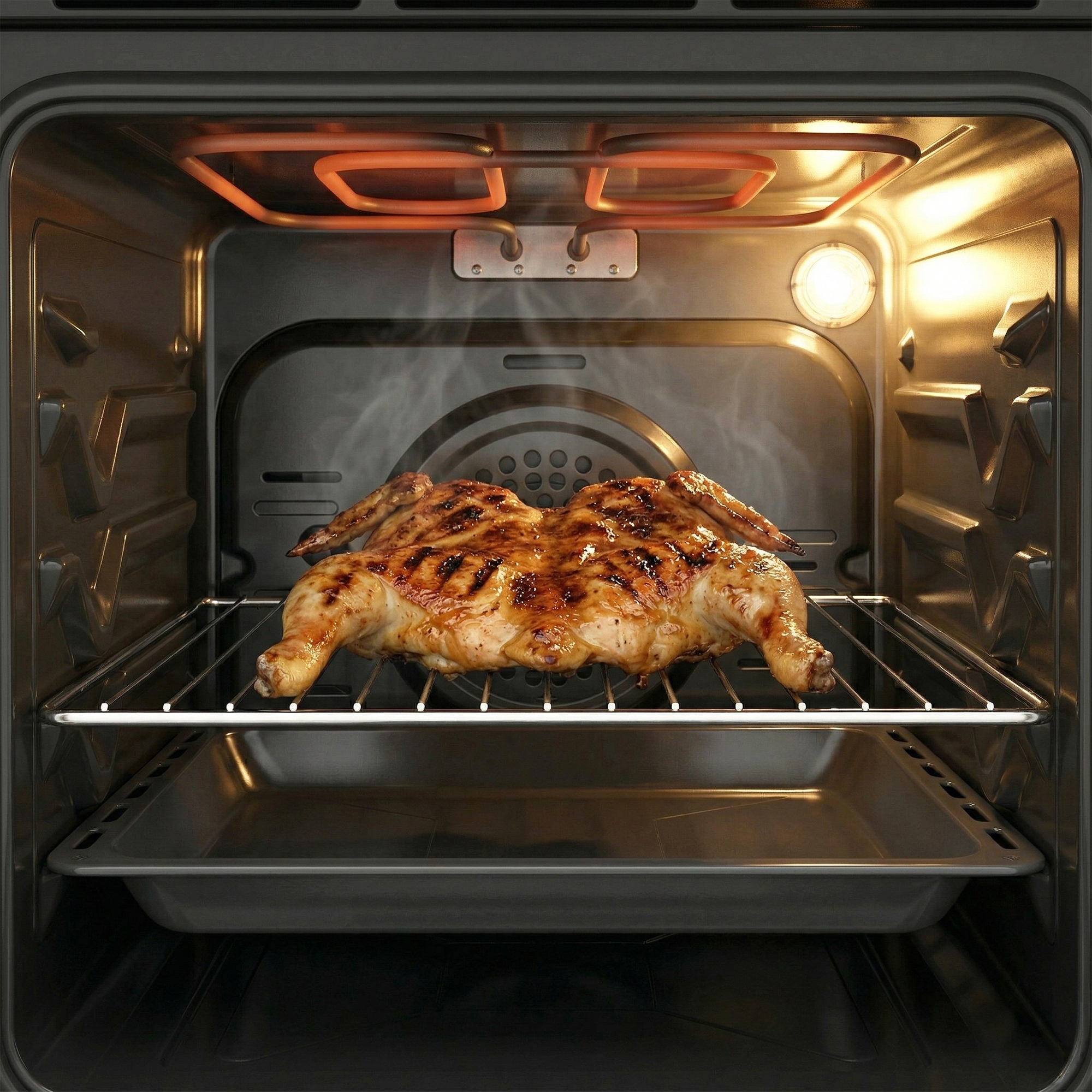 Een bruingekleurde, platgemaakte kip op een rooster in een oven met gloeiende verwarmingselementen.