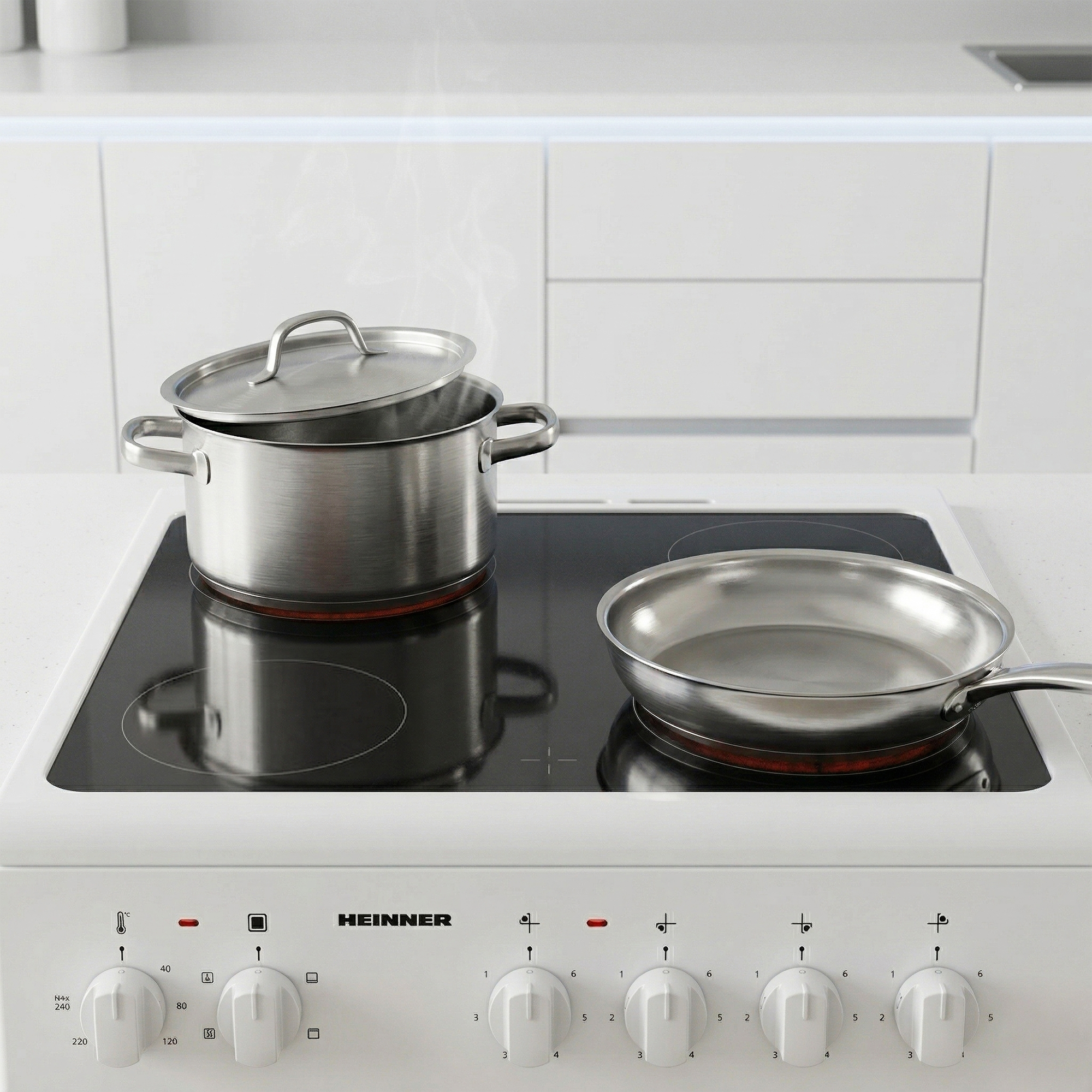 Een pan met deksel en een koekenpan op een kookplaat.