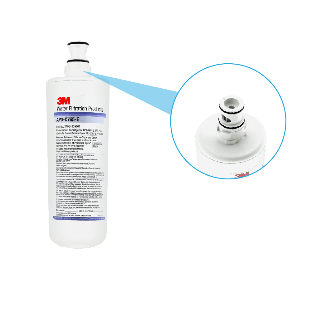 Ein weißer Wasserfilter mit dem 3M-Logo und Modell AP3-C765-E.