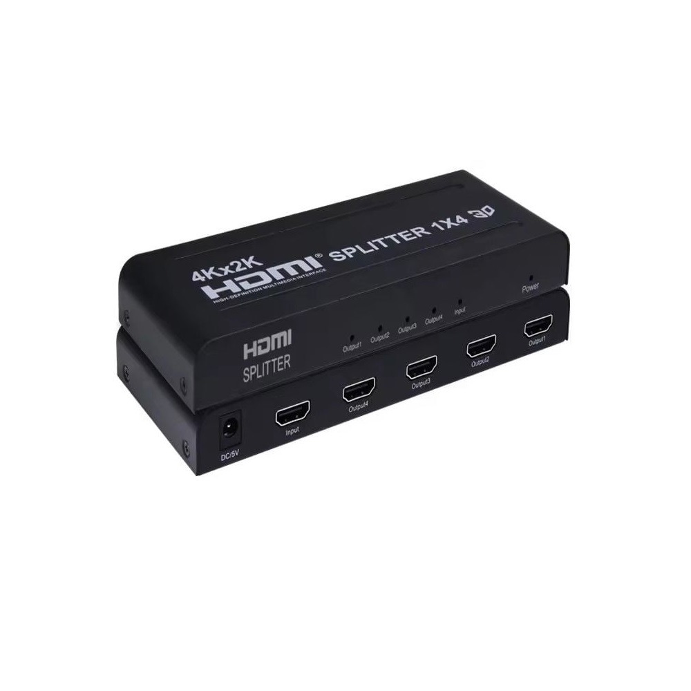 1 girişli ve 4 çıkışlı siyah HDMI 1x4 ayırıcı, etiketli.