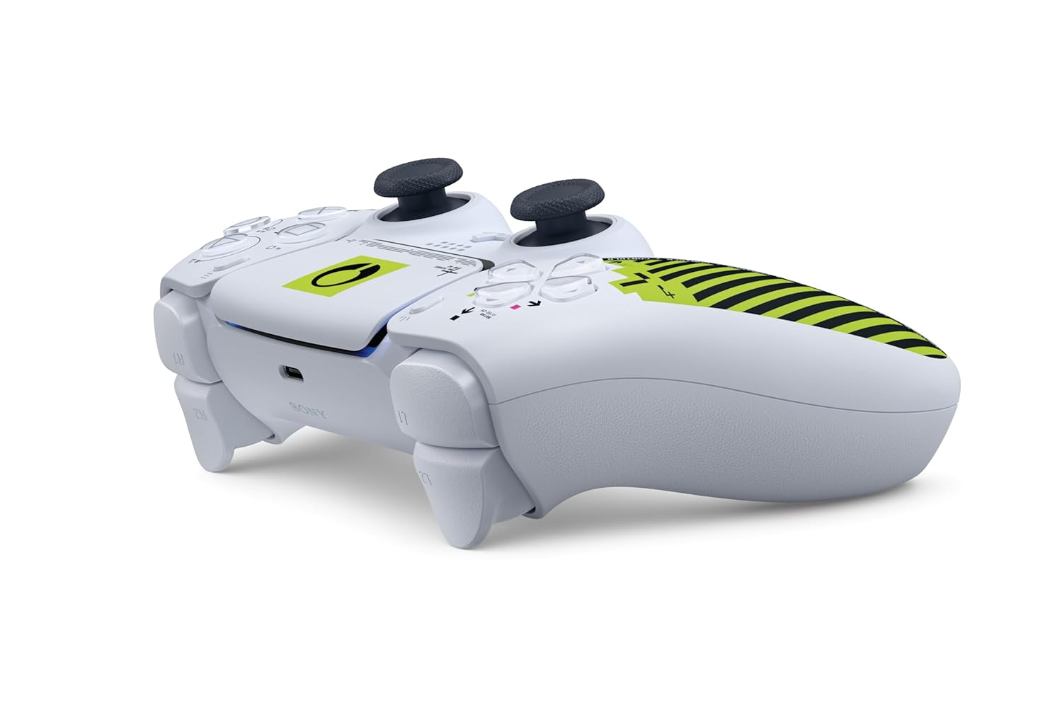 Controller bianco con accenti a strisce verdi e nere e simboli.