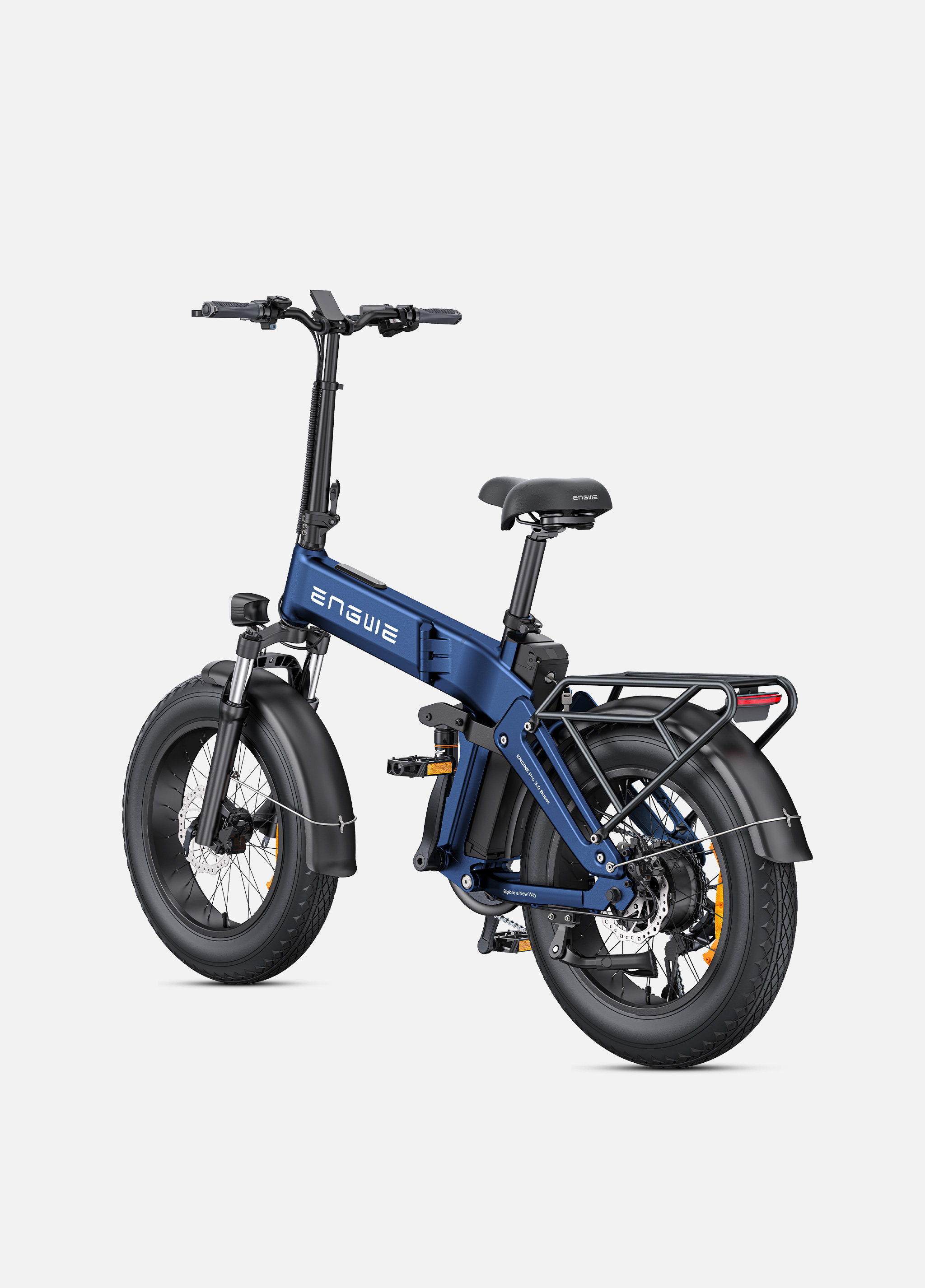 Una bici elettrica pieghevole blu scuro con pneumatici larghi e portapacchi posteriore.