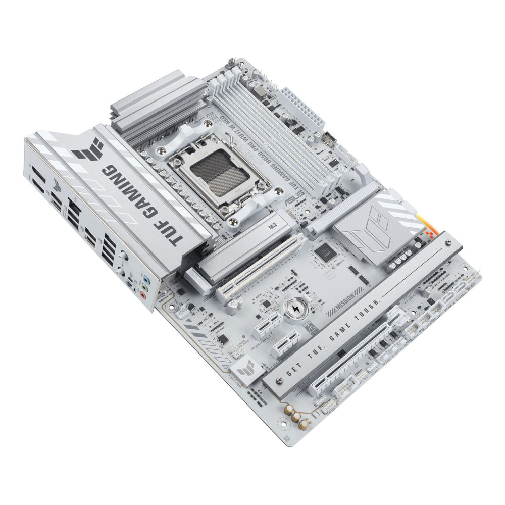 Biała płyta główna TUF Gaming z srebrnymi radiatorami i czarnym gniazdem CPU.