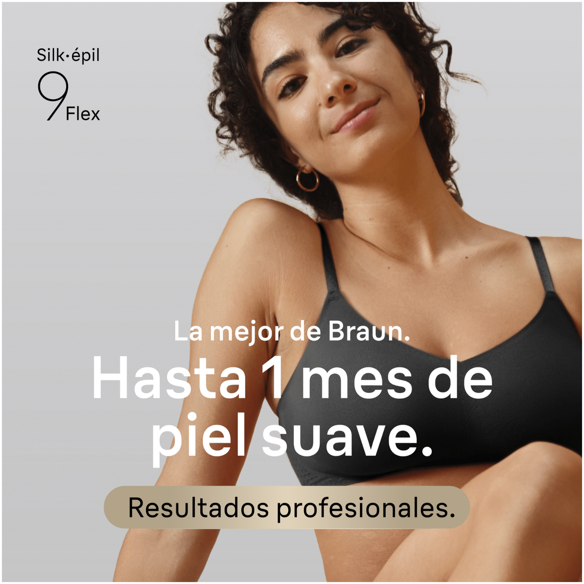 Pürüzsüz ciltli kadın ve Braun Silk-épil 9 Flex logosu.