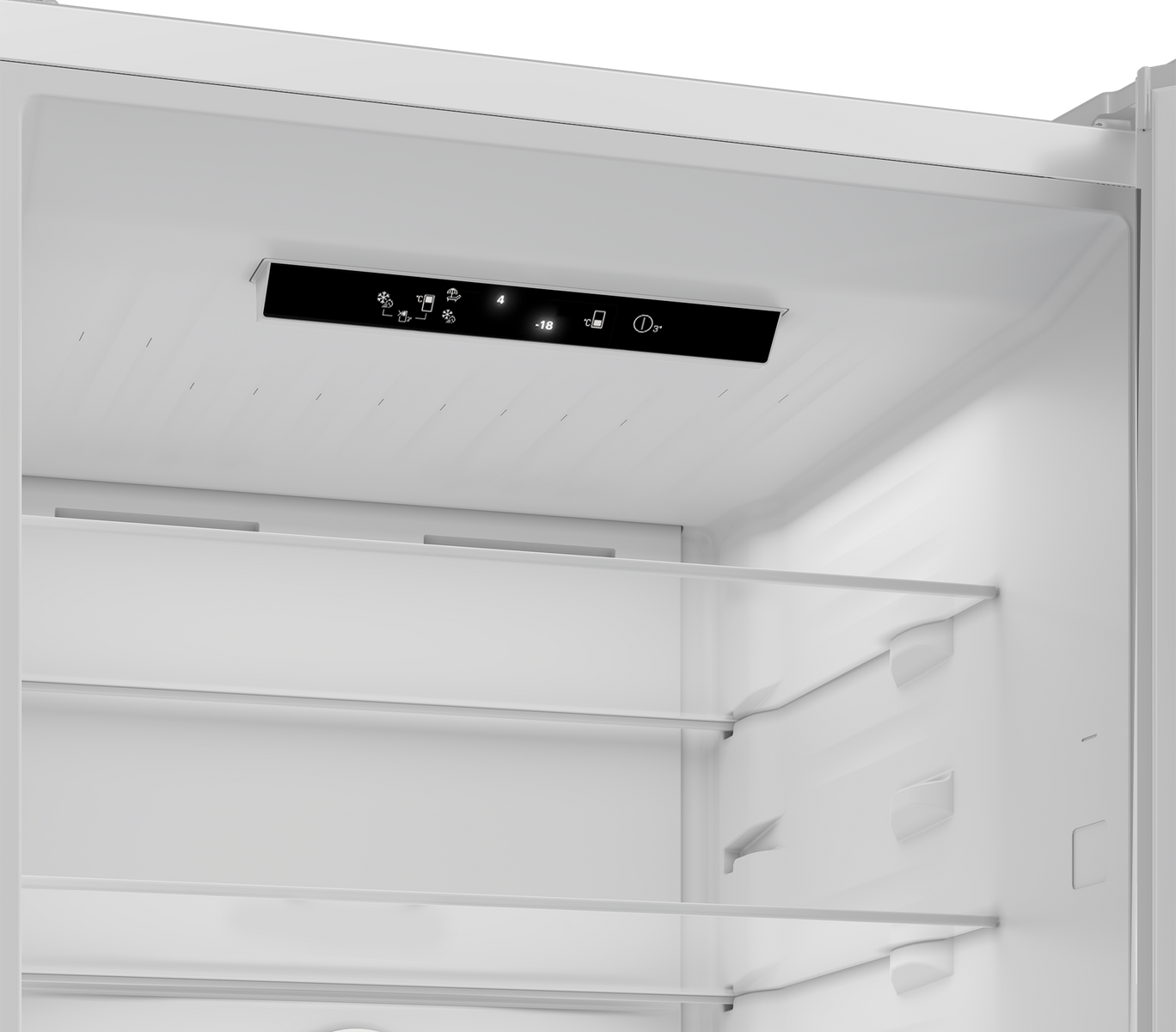Interior de un refrigerador blanco con estantes de vidrio y pantalla digital que muestra -18 grados.