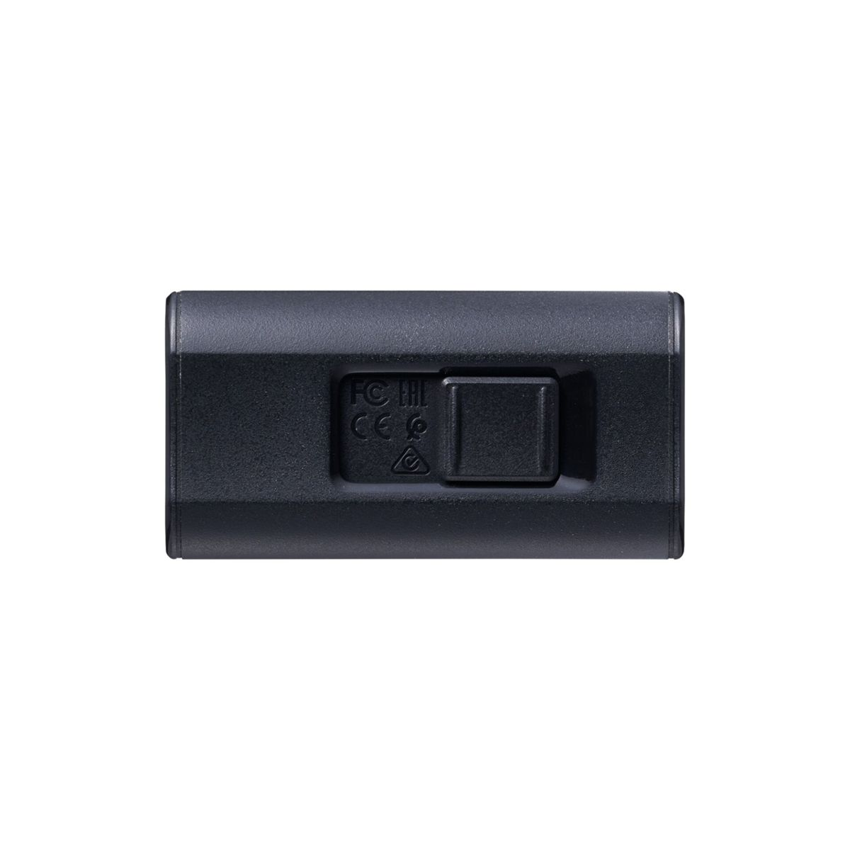 Appareil rectangulaire noir avec logos CE, FC et UKCA et un bouton.