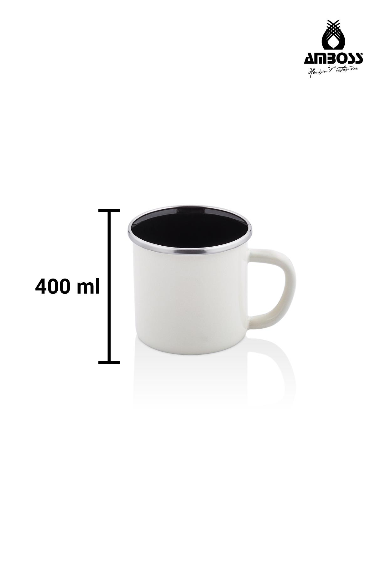 Siyah kenarlı ve kulplu beyaz emaye kupa, 400 ml hacim.