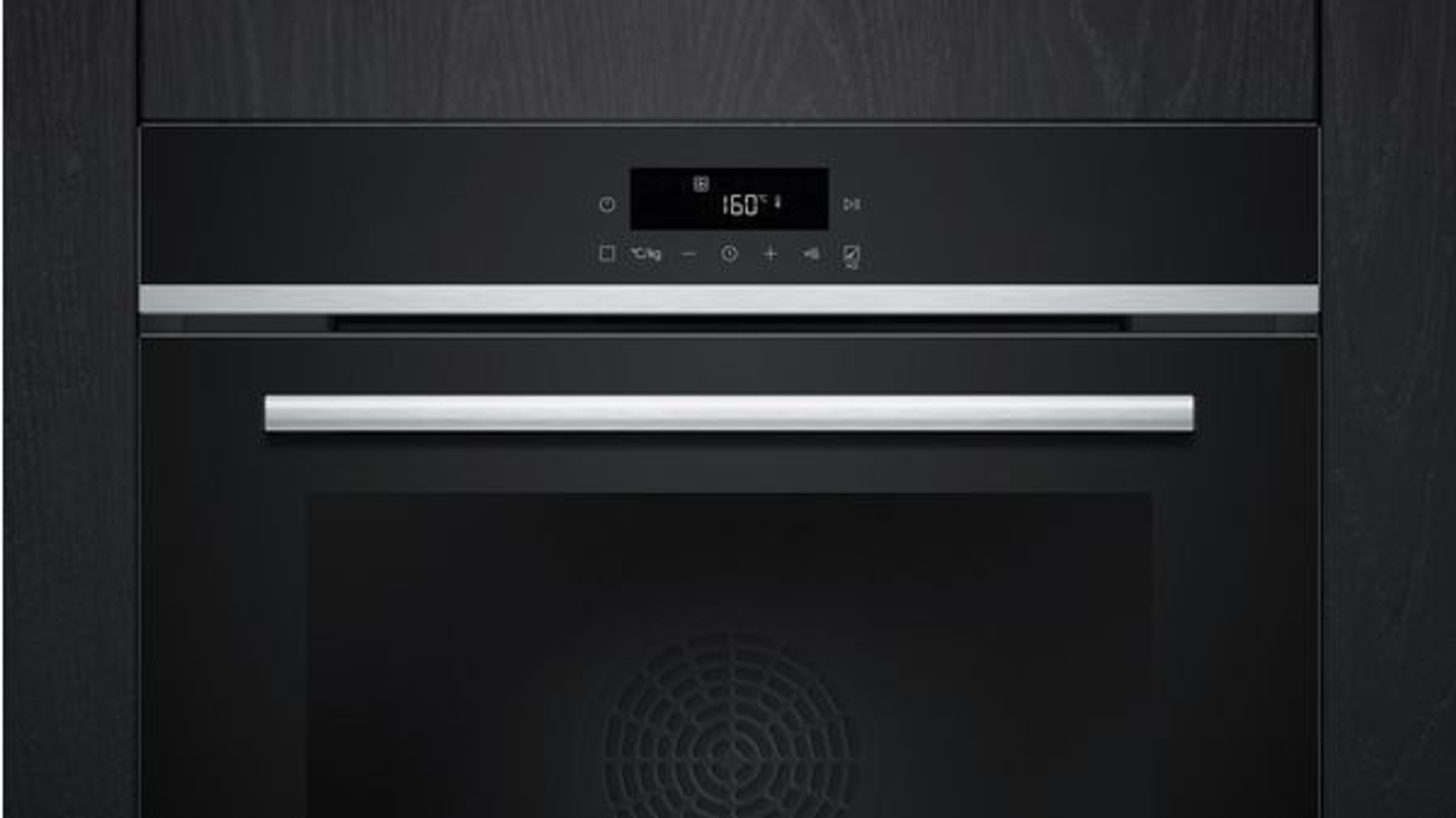 Un horno empotrado negro con tirador plateado y pantalla digital.