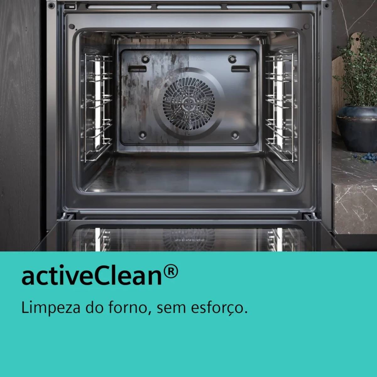 Horno limpio y sucio uno al lado del otro. "activeClean®" limpieza sin esfuerzo.