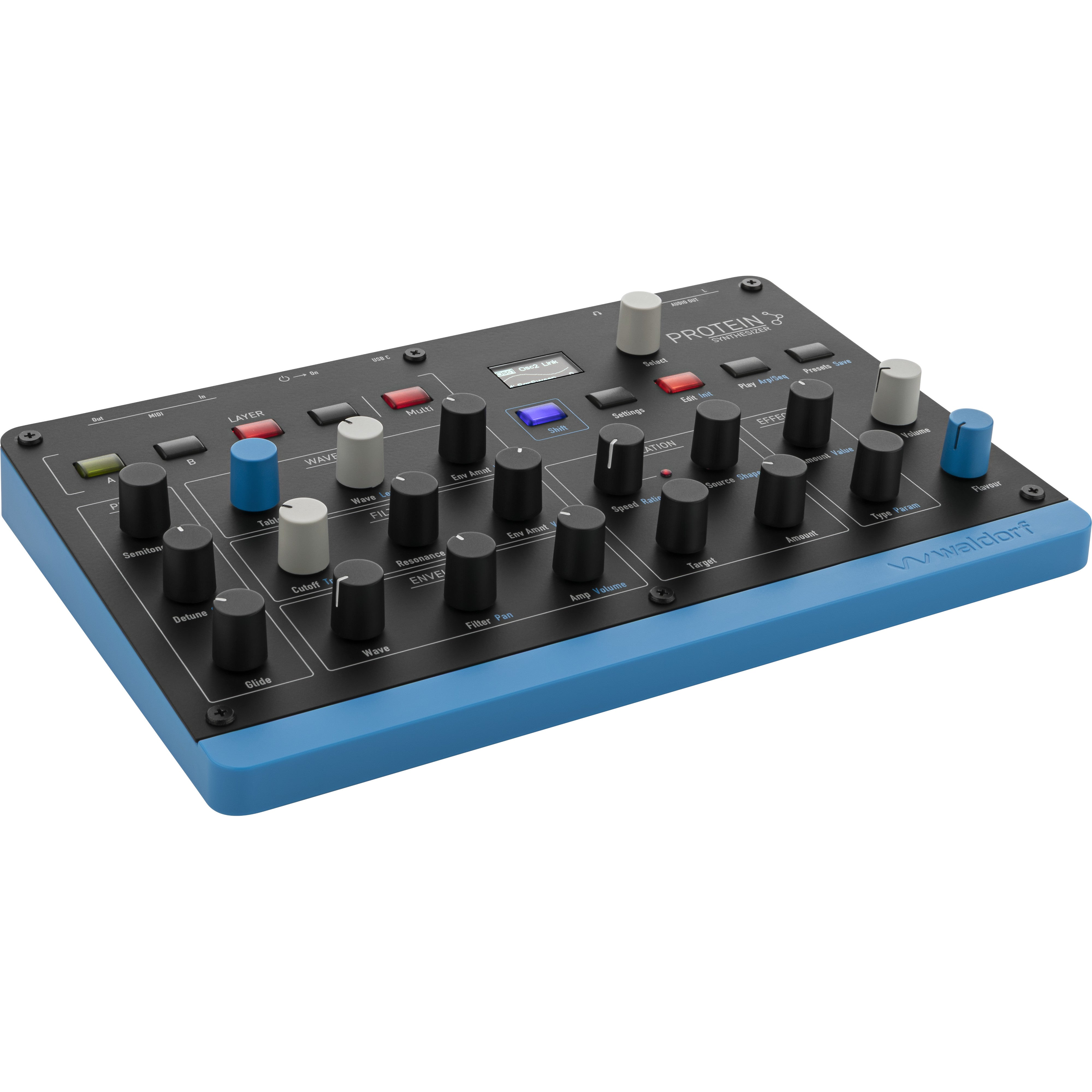 Een zwarte synthesizer met blauwe rand en veel knoppen, op witte achtergrond.