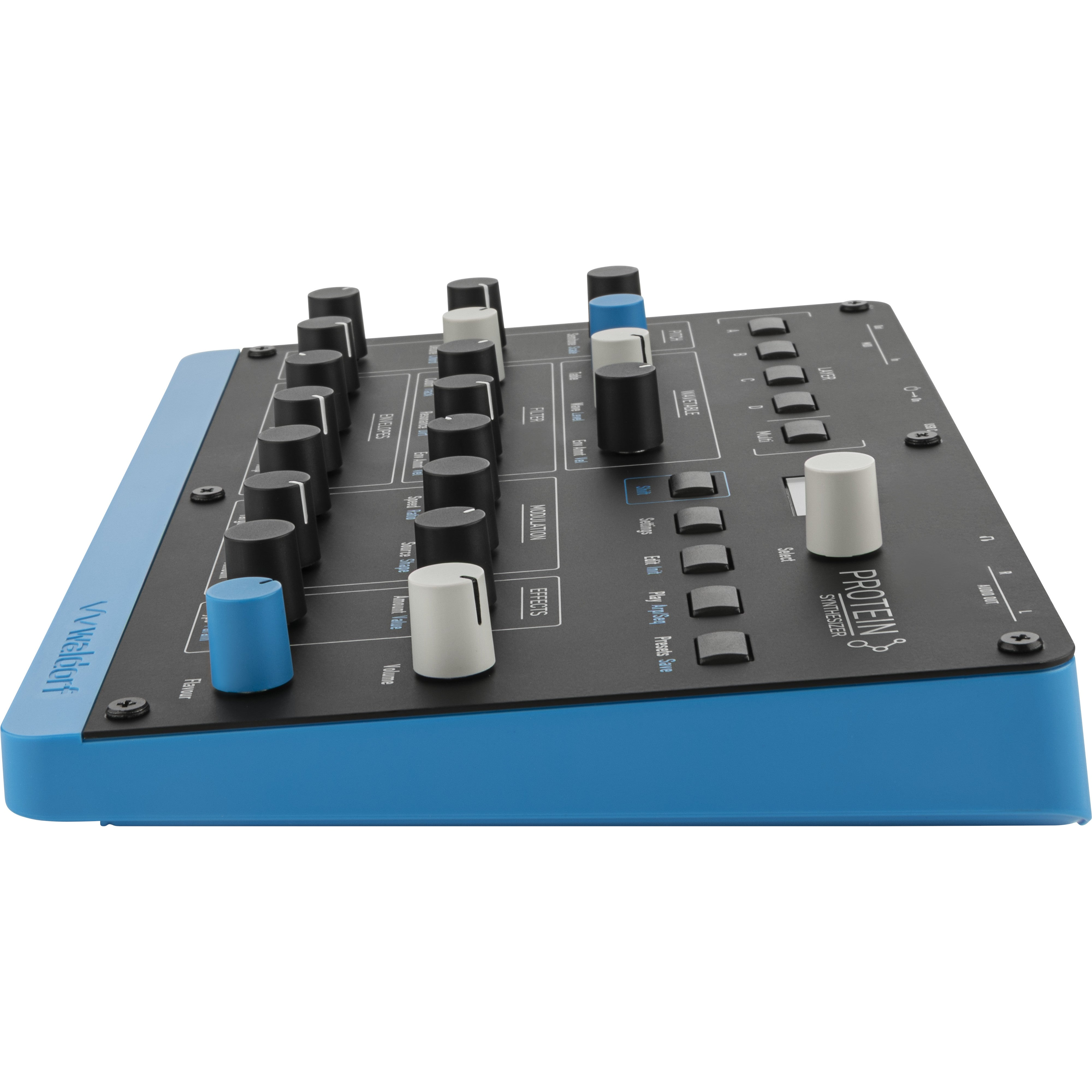 Een blauw Waldorf Protein synthesizer apparaat met veel knoppen en draaiknoppen.