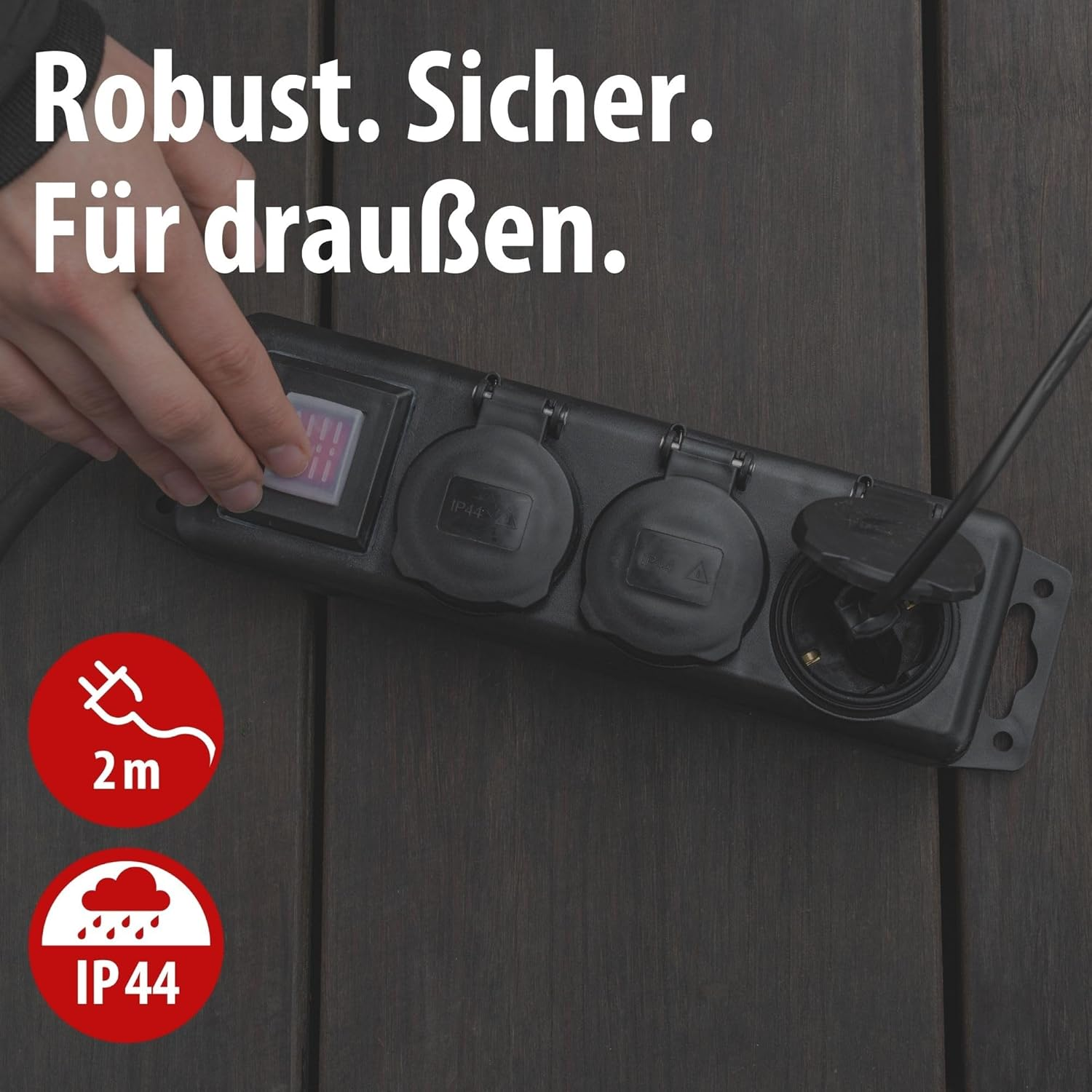 Schwarze Mehrfachsteckdose mit 2m Kabel und IP44-Schutz auf Holzoberfläche.