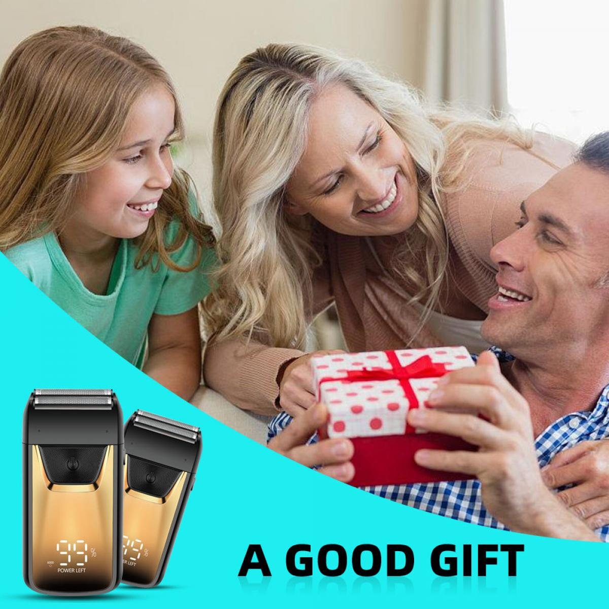Familie schenkt Geschenk. Rasierer im Vordergrund. Text: A GOOD GIFT.