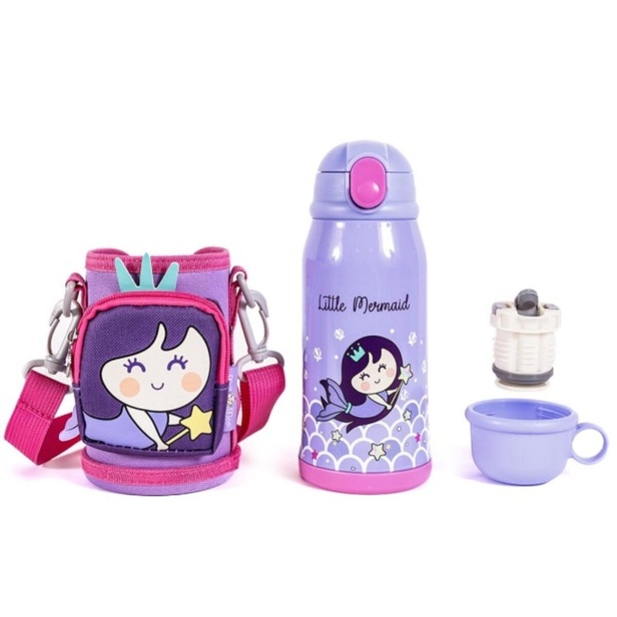Una mochila morada con diseño de sirena, una botella, una tapa y una taza.