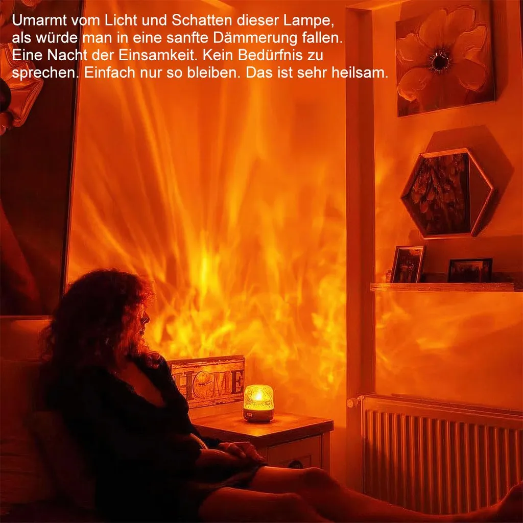 Eine Frau sitzt im Zimmer, beleuchtet von einer Lampe mit orangefarbenem Lichtmuster.