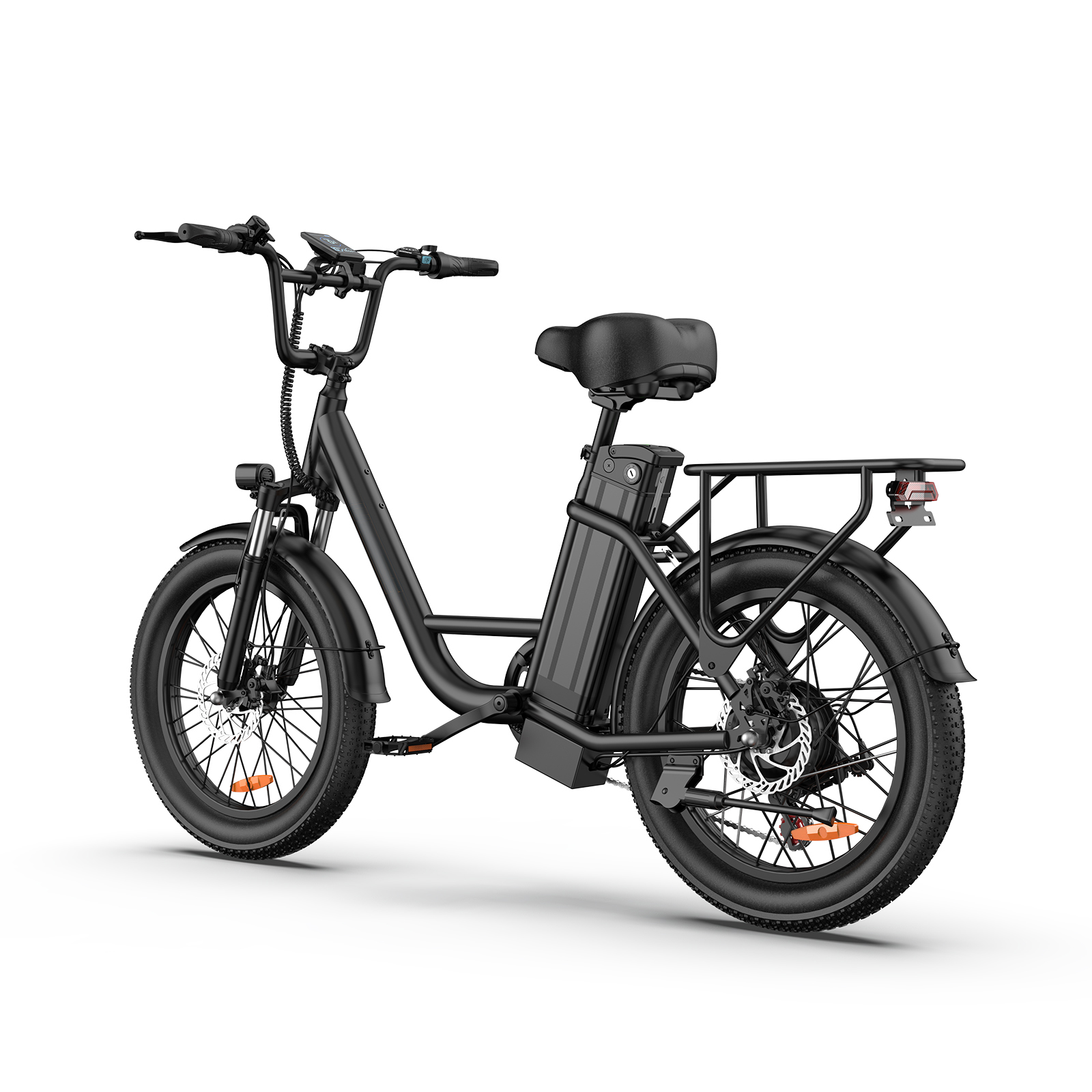Schwarzes Elektrofahrrad mit dickem Reifen und Gepäckträger, auf weißem Hintergrund.