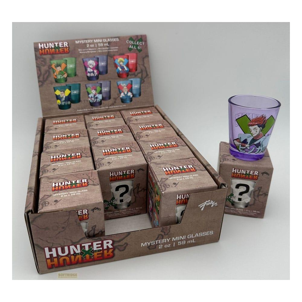 Eine Packung mit Hunter x Hunter Mystery Mini Gläsern und ein lila Glas mit Charakter.