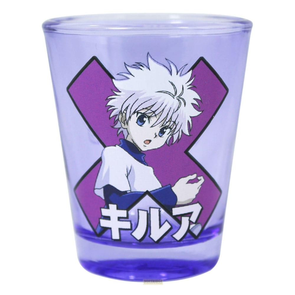 Lila Glas mit Anime-Figur und japanischer Schrift. Der Charakter hat weiße Haare und blaue Augen.