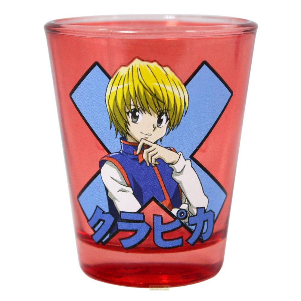 Ein rotes Glas mit einem Anime-Charakter, der vor einem blauen X steht.