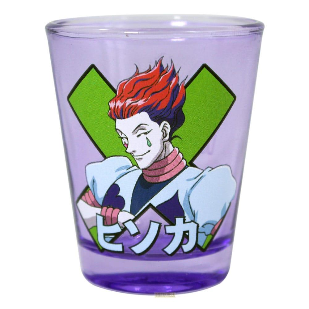 Ein lila Glas mit einem Anime-Charakter mit roten Haaren und grünen Hintergründen.
