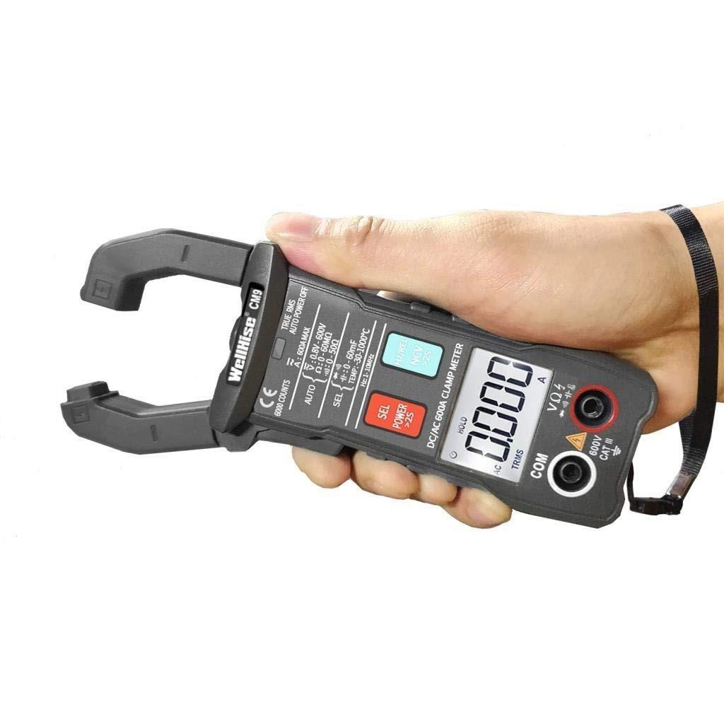 Bir el dijital ekranlı siyah DC/AC 600A pensampermetre tutuyor.