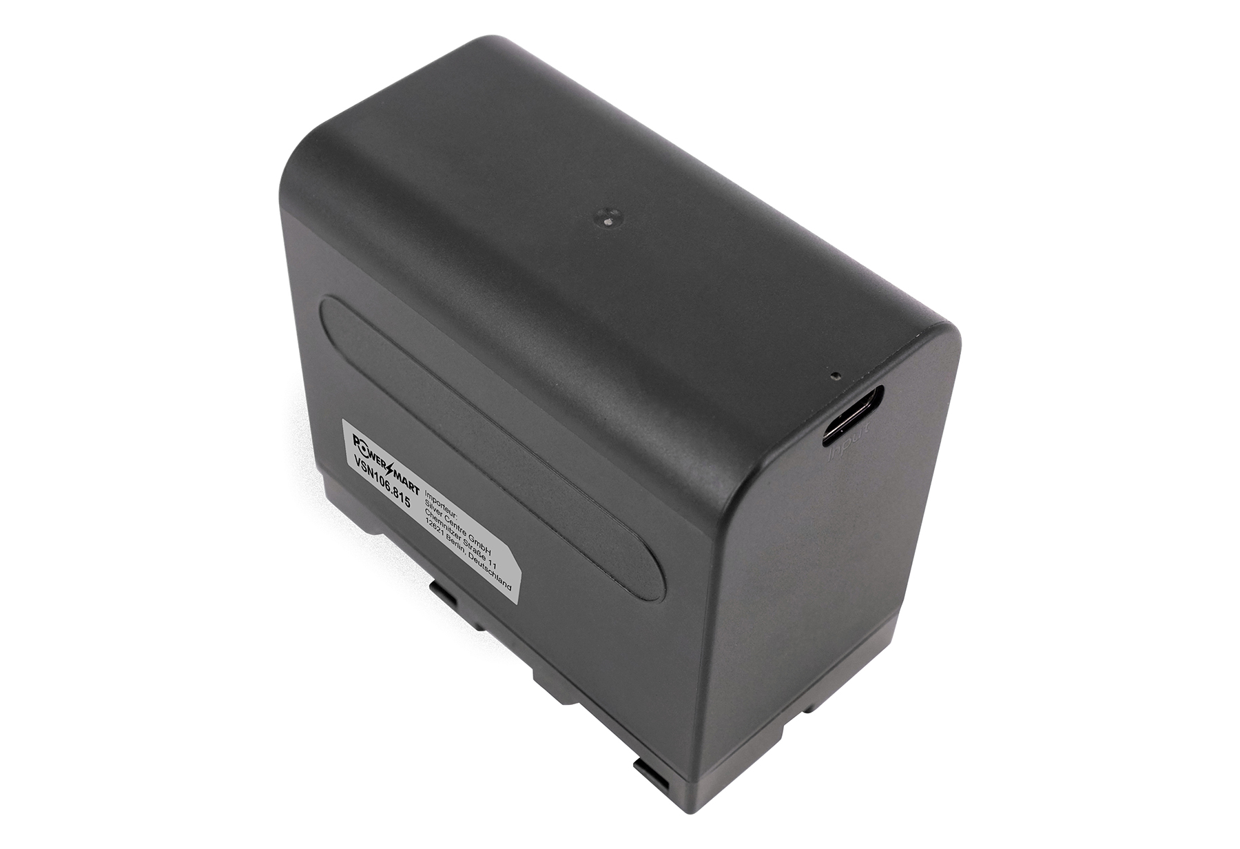 Schwarzer Akku mit Beschriftung und USB-C-Anschluss, isoliert auf weißem Hintergrund.