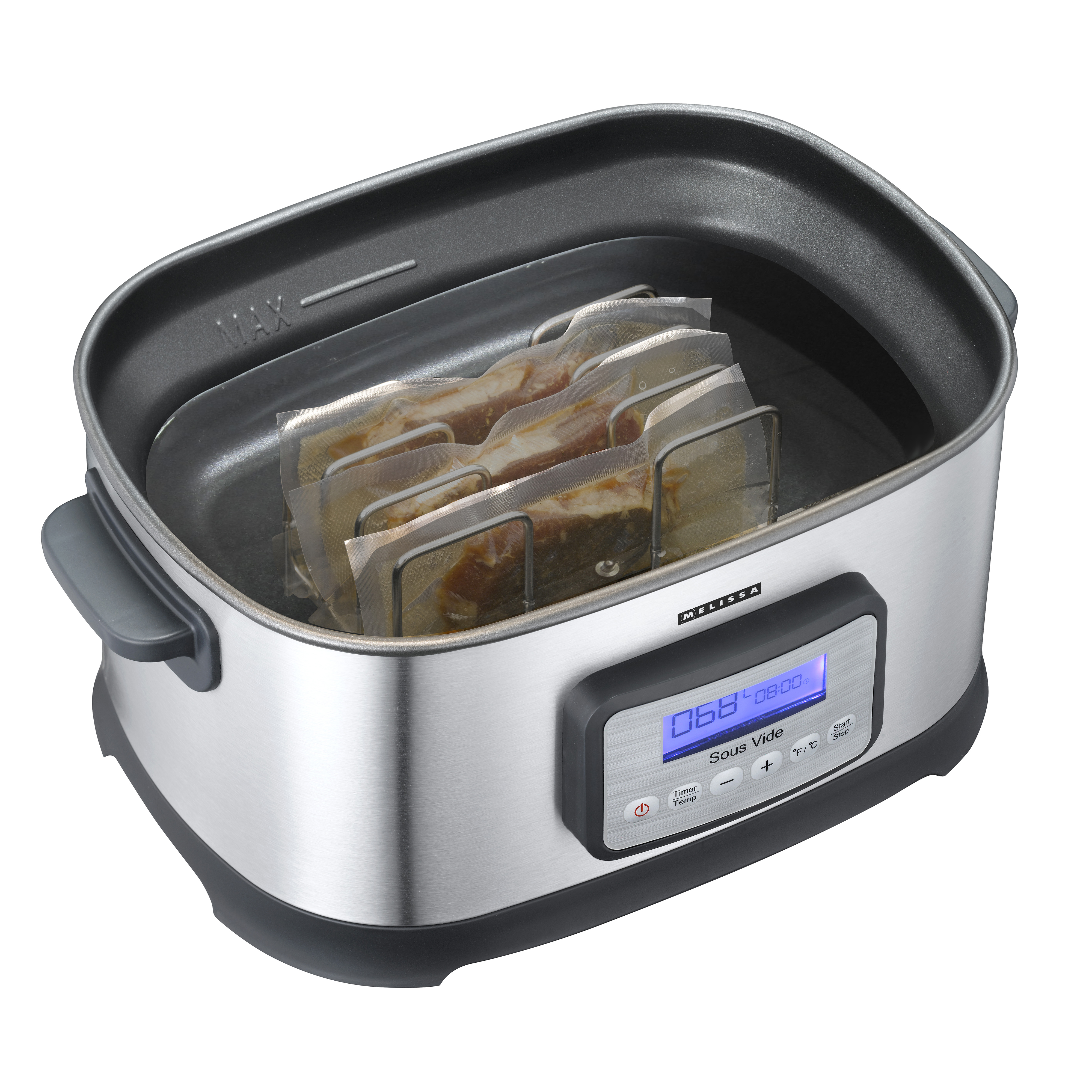 Urządzenie sous vide z zapieczętowanymi kawałkami mięsa w workach.