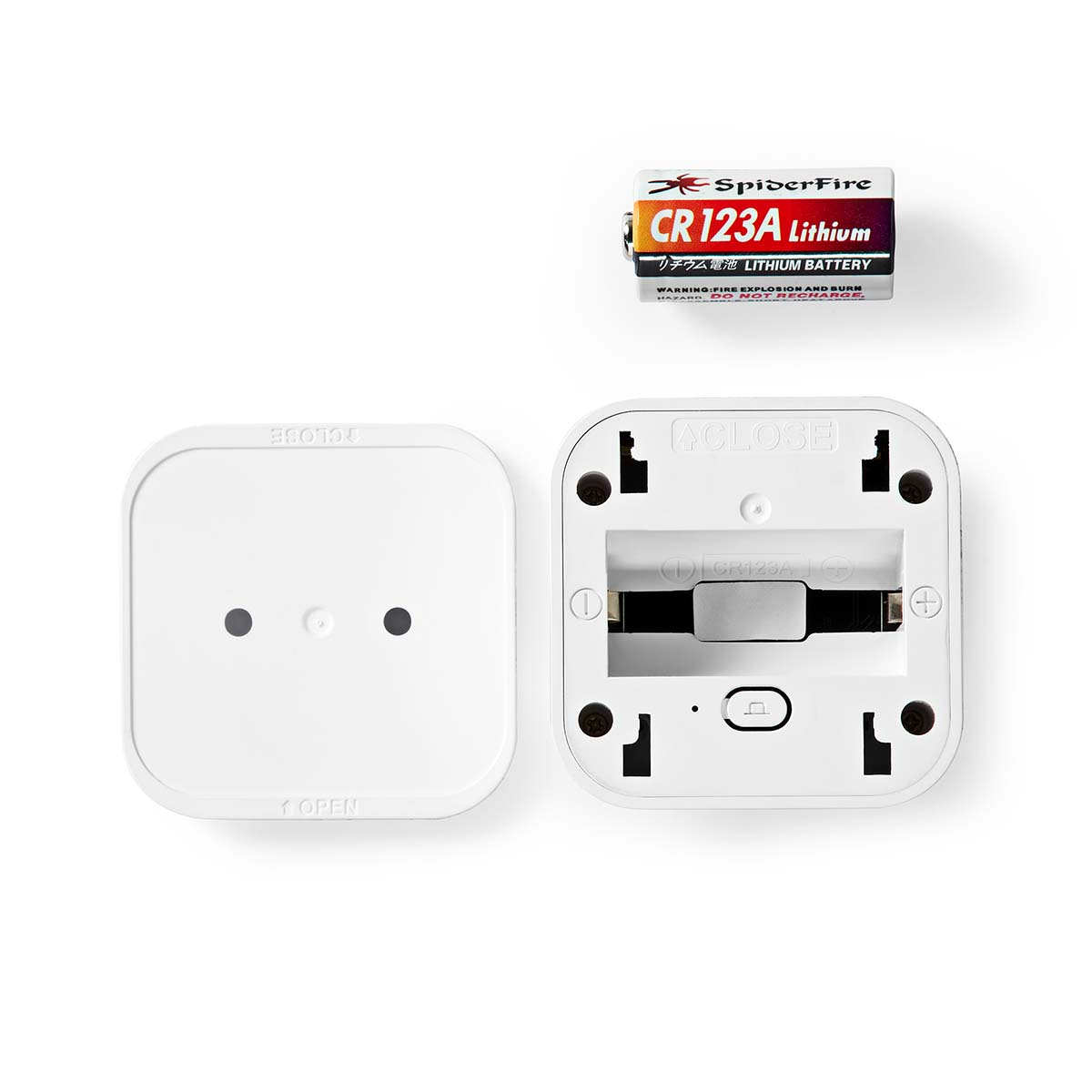 Een witte behuizing met een batterij en een open achterkant.