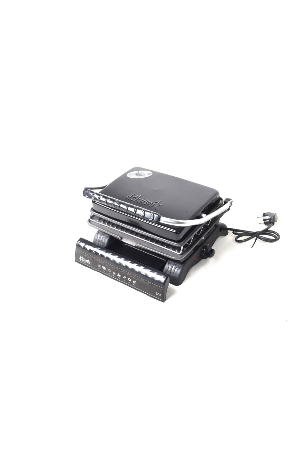Gümüş aksanlı siyah döküm grill ve kontrol paneli.