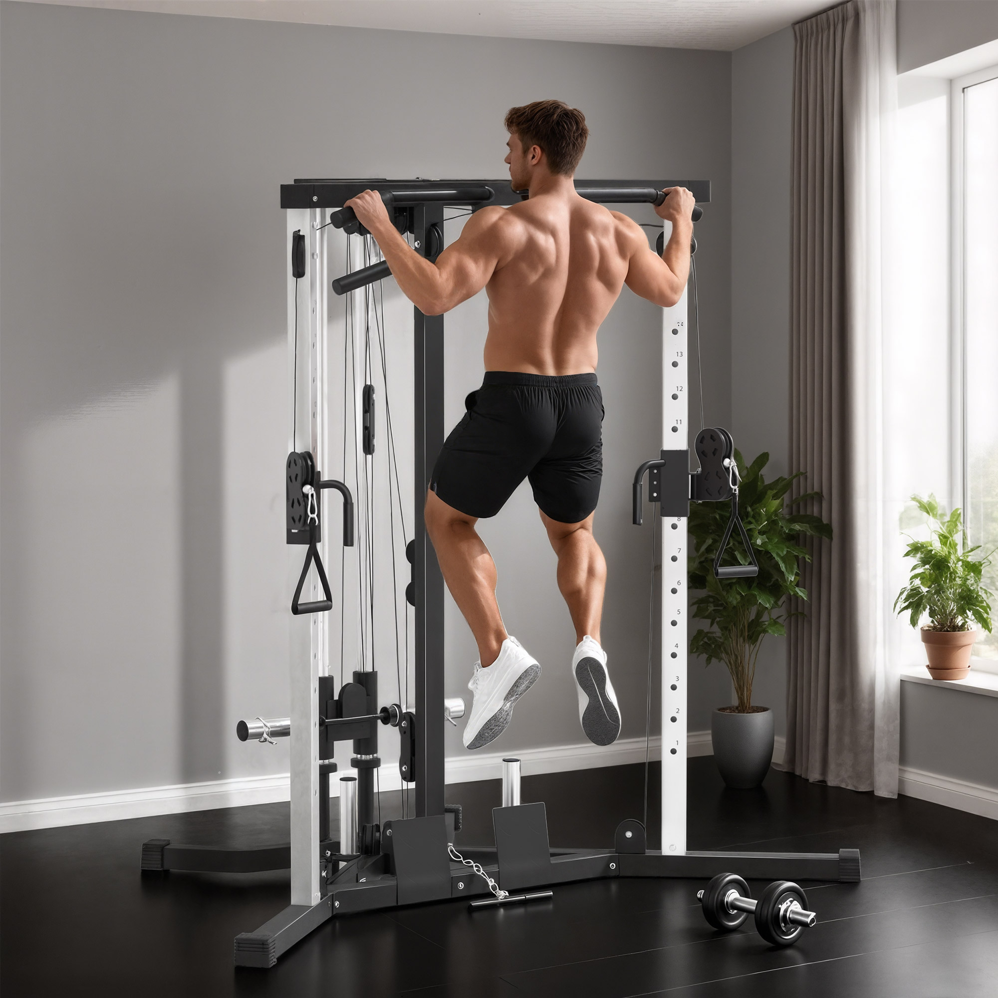 Hombre haciendo dominadas en máquina de gimnasio en casa, pesa al lado.