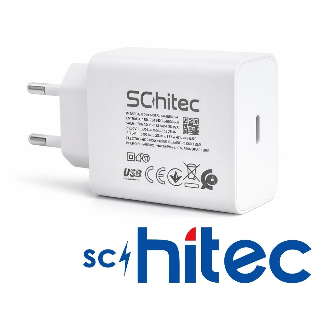USB ve CE işaretli beyaz bir Schitec güç adaptörü.