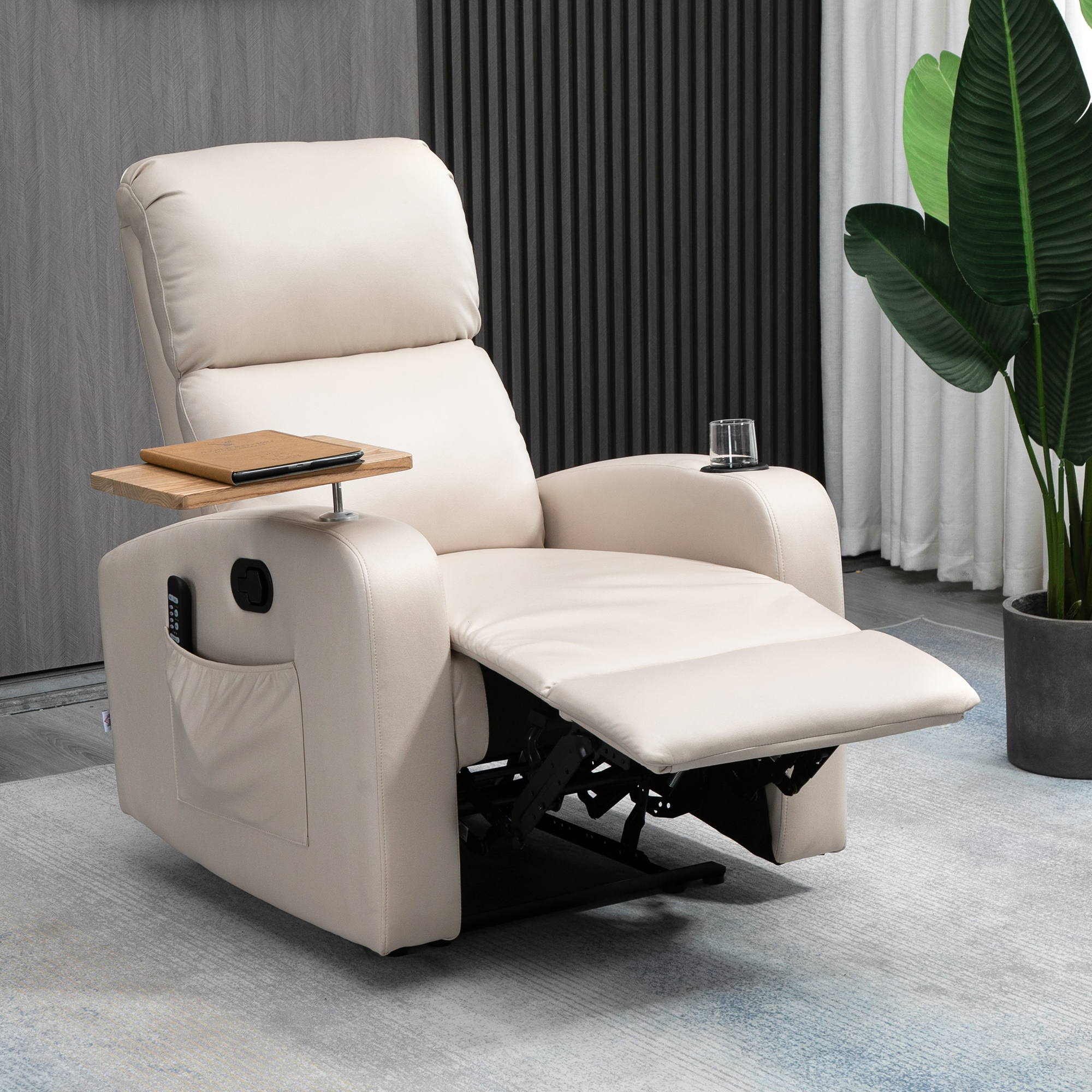 Un sillón reclinable beige con reposapiés, portavasos y mesa lateral.