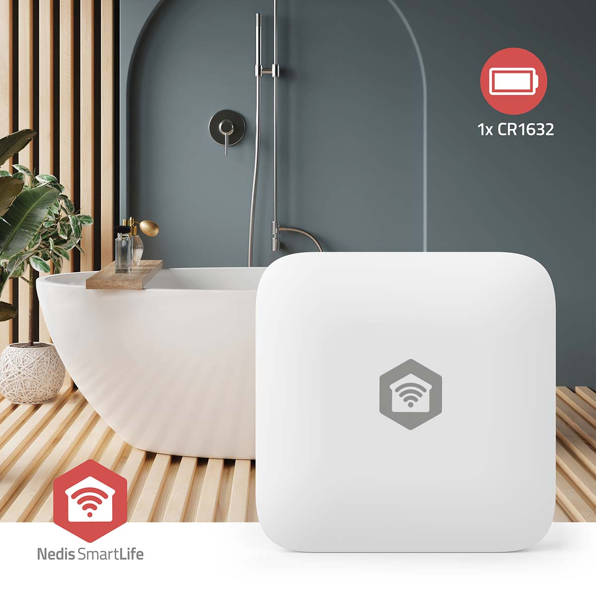 Ein weißes Smart-Home-Gerät steht vor einer Badewanne mit Holzakzenten.