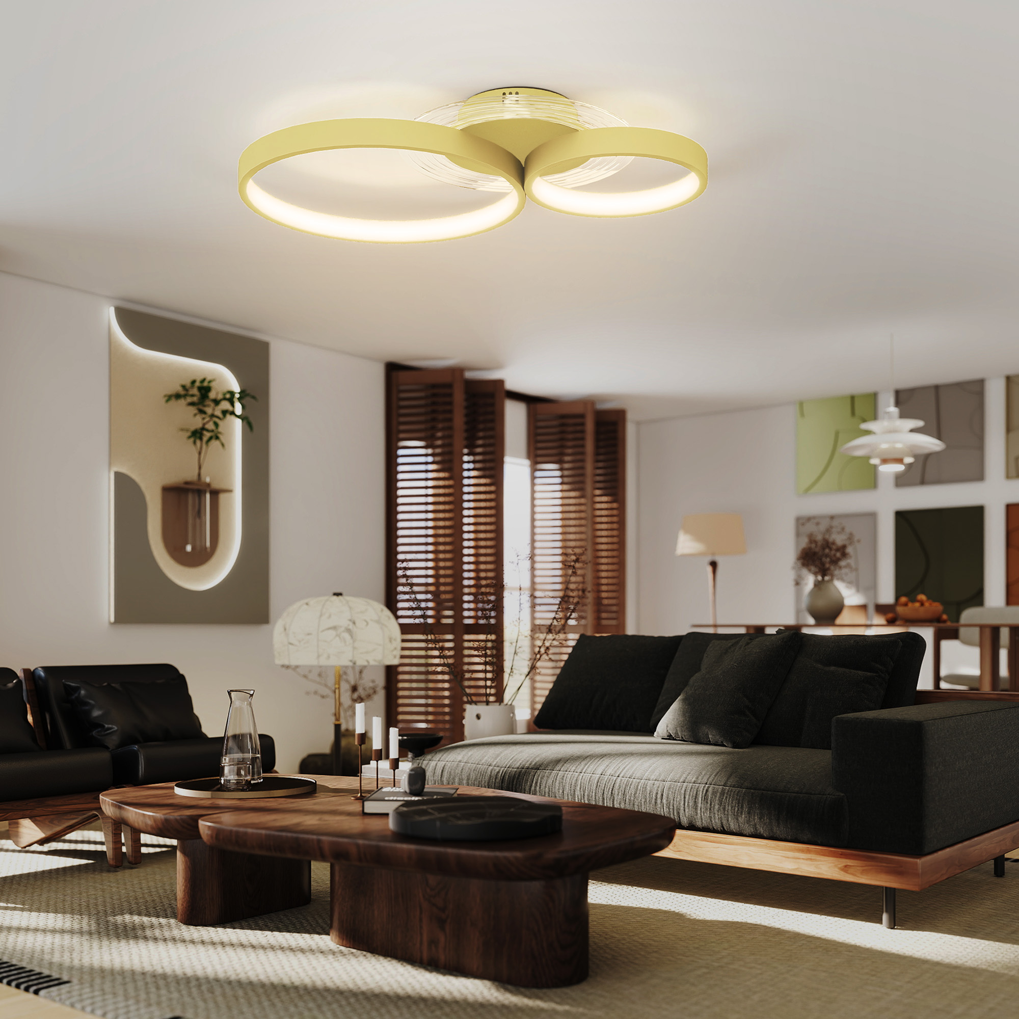 Una sala de estar con sofá, mesa de centro y espejo de pared con planta.