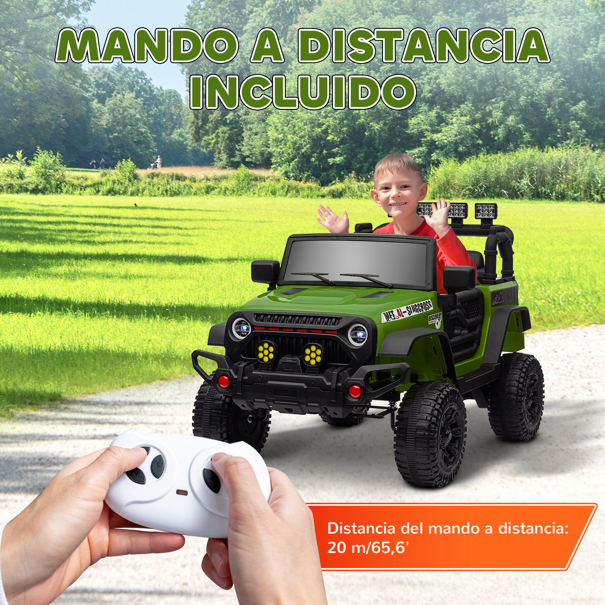 Un niño conduce un jeep verde a control remoto al aire libre, con un mando a distancia visible.
