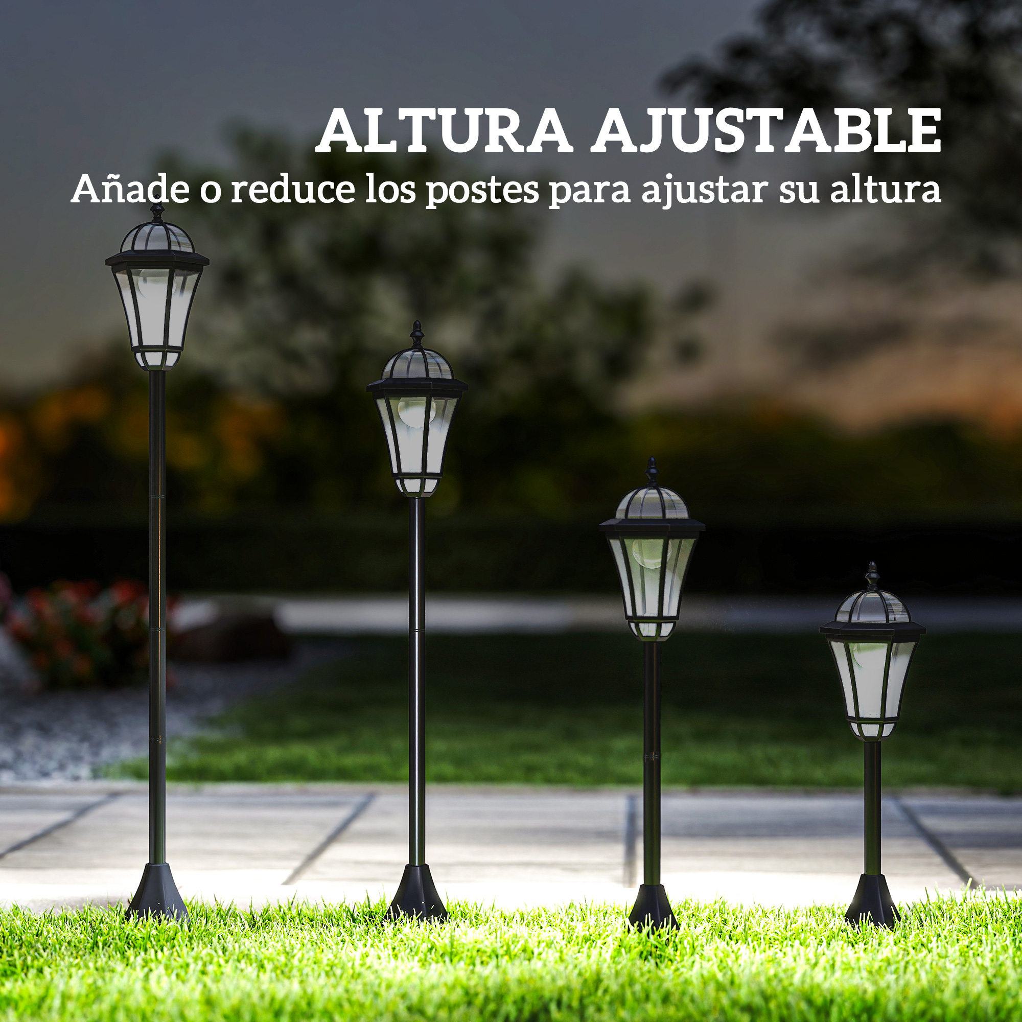 Cuatro lámparas de jardín de diferentes alturas sobre césped frente a árboles.